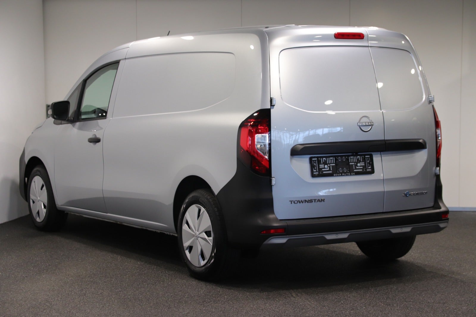 flexleasing-nissan-100-townstar-45-n-connecta-l2h1-findleasing