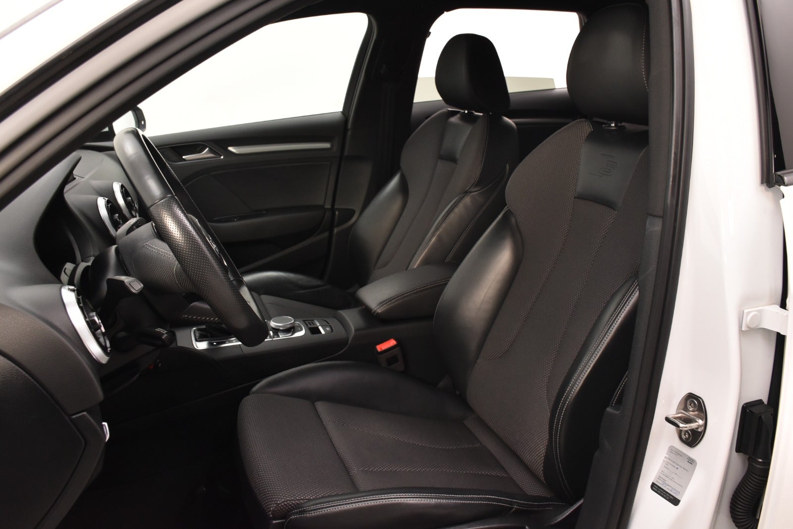 flexleasing-audi-a3-15-tfsi-150-s-line-sportback-s-tr-5d-findleasing