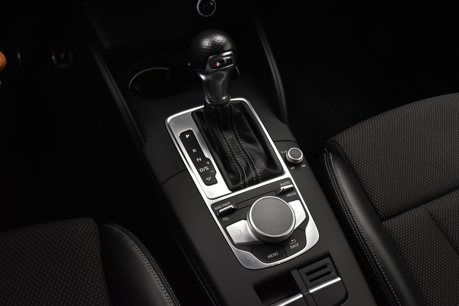 flexleasing-audi-a3-15-tfsi-150-s-line-sportback-s-tr-5d-findleasing