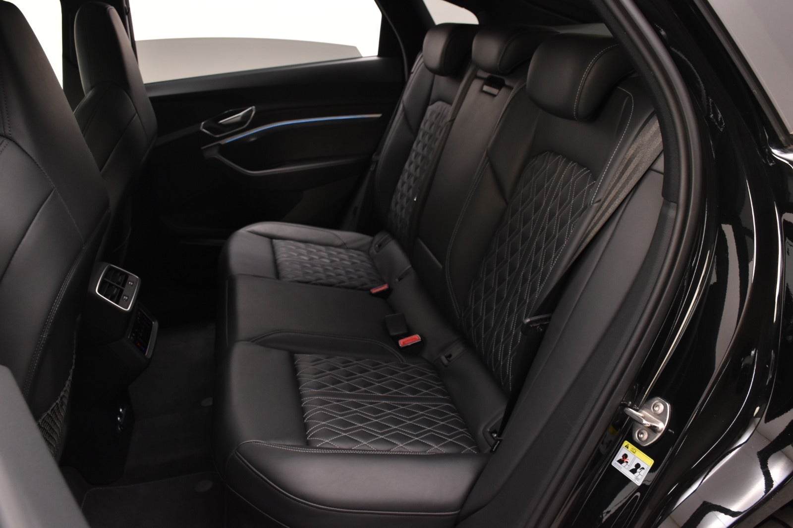 flexleasing-audi-e-tron-55-s-line-sportback-quattro-5d-findleasing