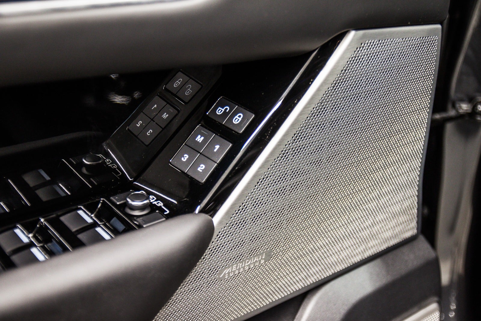 flexleasing-land-rover-range-rover-velar-30-p380-r-dynamic-hse-aut-van-5d-findleasing