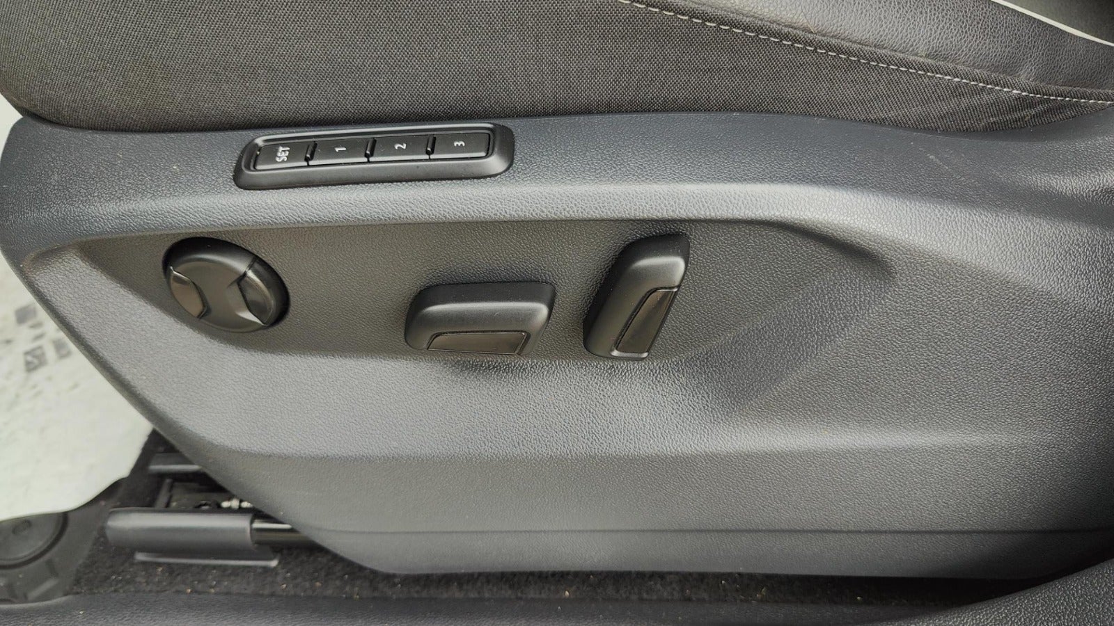 flexleasing-vw-tiguan-20-tdi-190-r-line-dsg-4motion-5d-findleasing