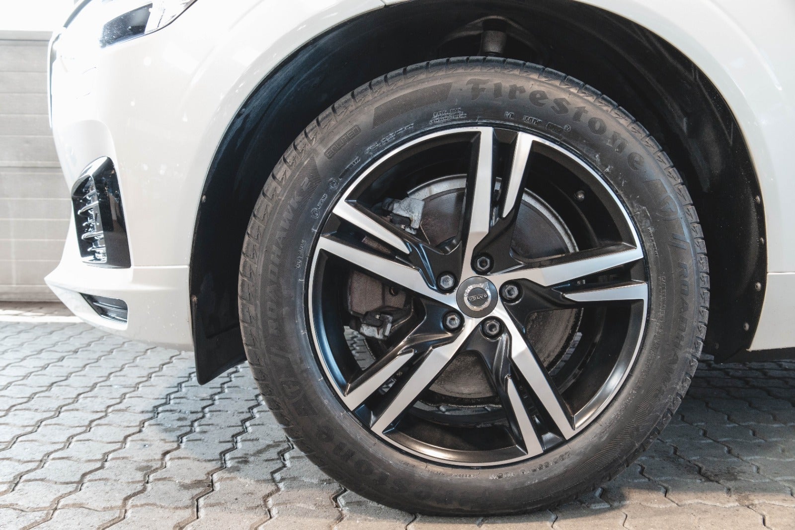 flexleasing-volvo-xc60-20-t8-390-r-design-aut-awd-5d-findleasing