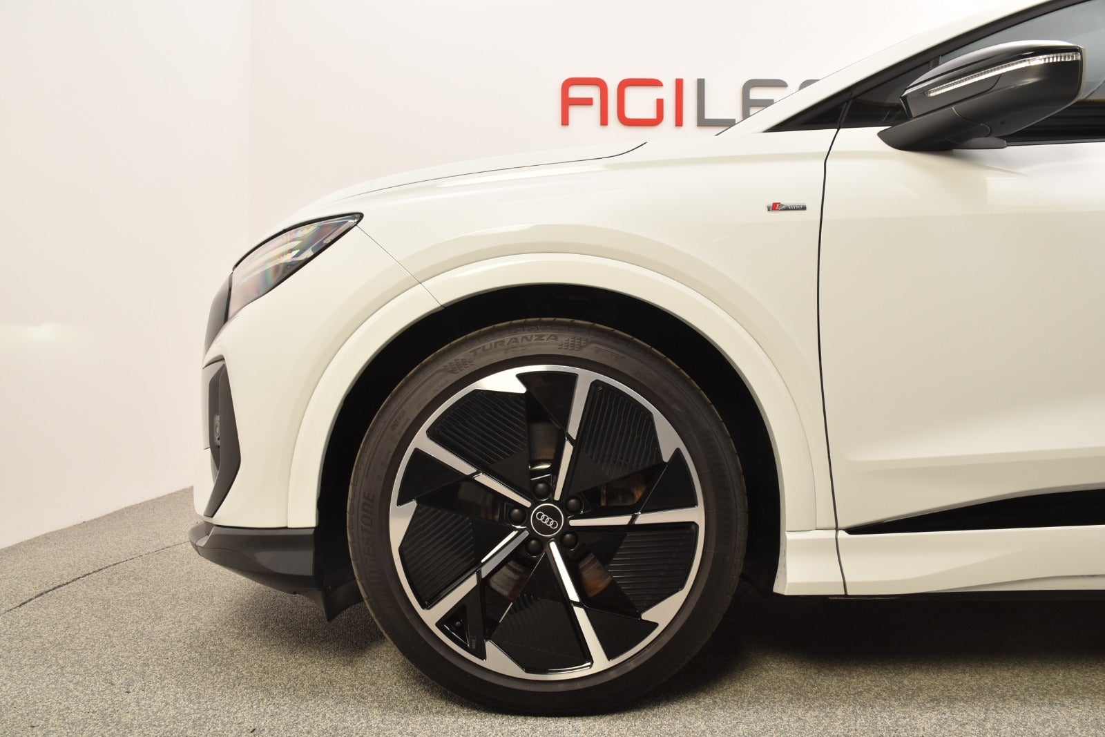 flexleasing-audi-q4-e-tron-40-s-line-5d-findleasing
