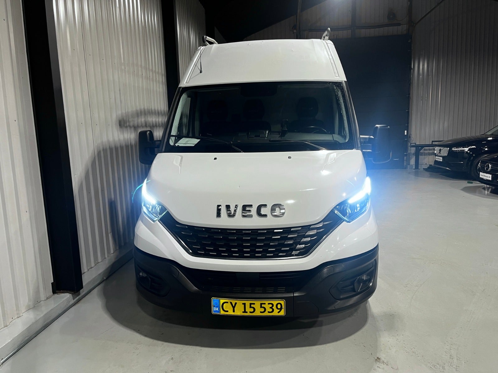 flexleasing-iveco-daily-23-35s16-12m3-van-ag8-findleasing