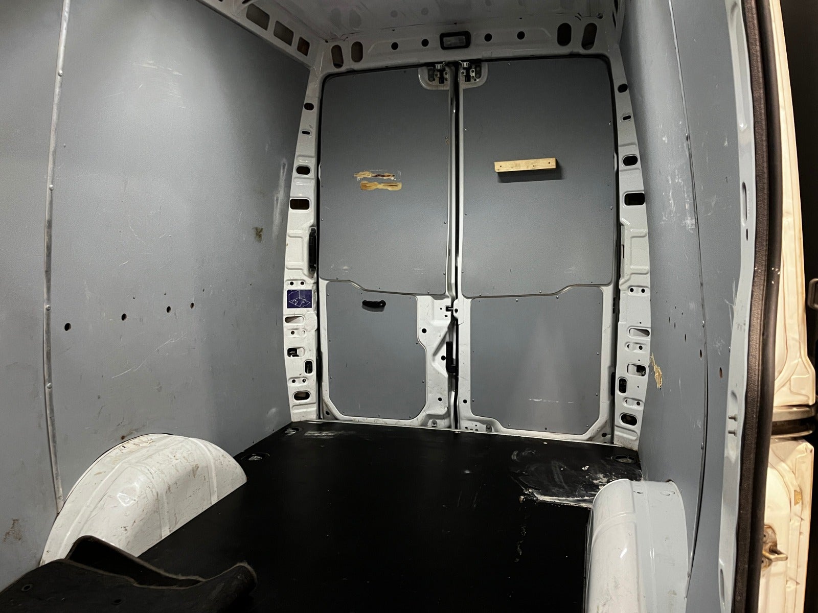 flexleasing-iveco-daily-23-35s16-12m3-van-ag8-findleasing