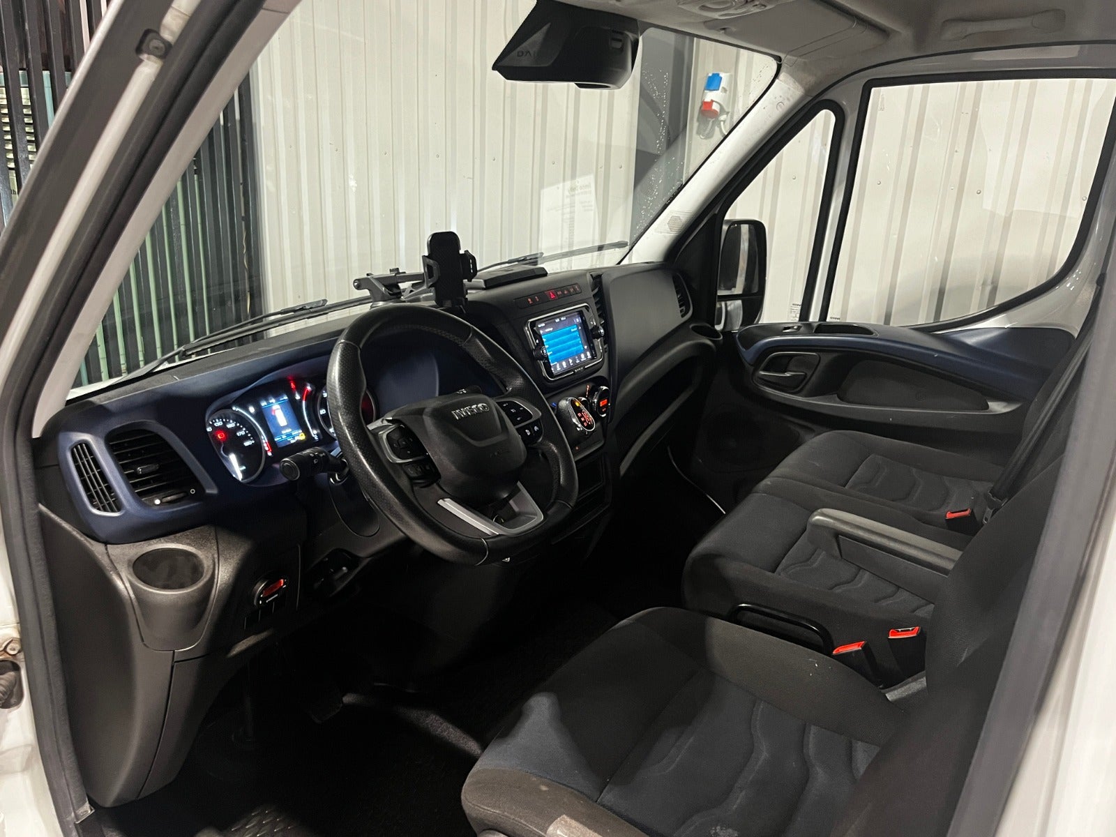 flexleasing-iveco-daily-23-35s16-12m3-van-ag8-findleasing