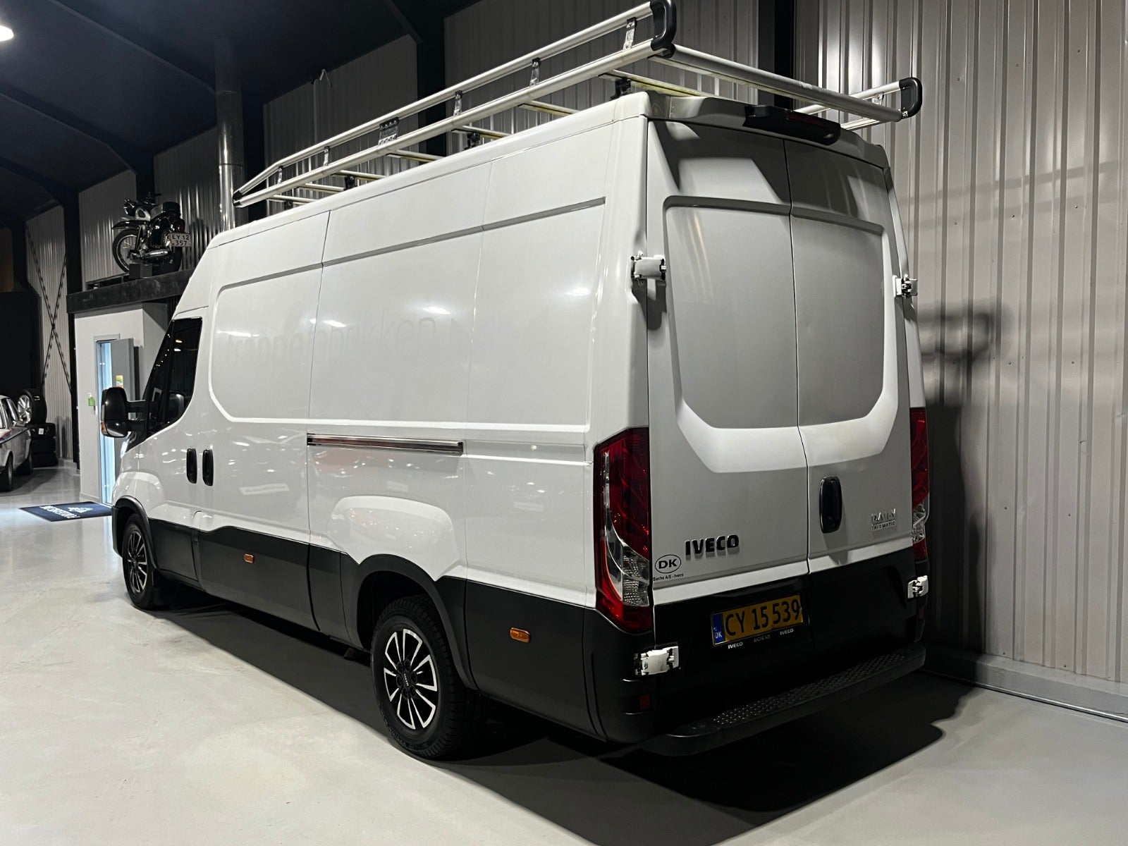 flexleasing-iveco-daily-23-35s16-12m3-van-ag8-findleasing
