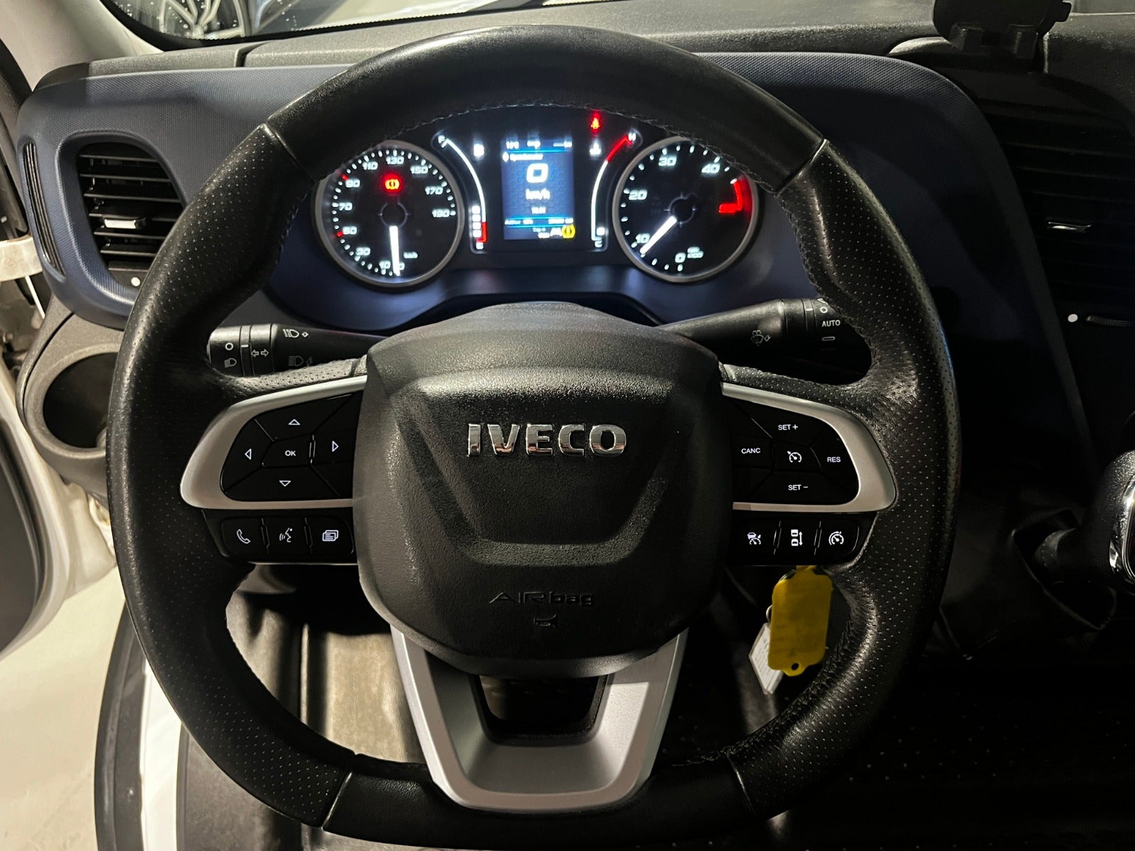 flexleasing-iveco-daily-23-35s16-12m3-van-ag8-findleasing