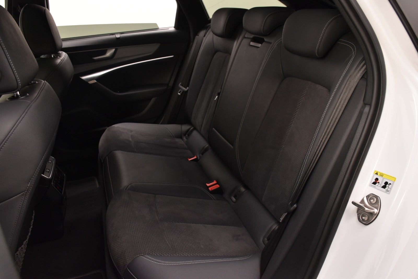 flexleasing-audi-a6-55-tfsi-e-s-line-quattro-s-tr-4d-findleasing