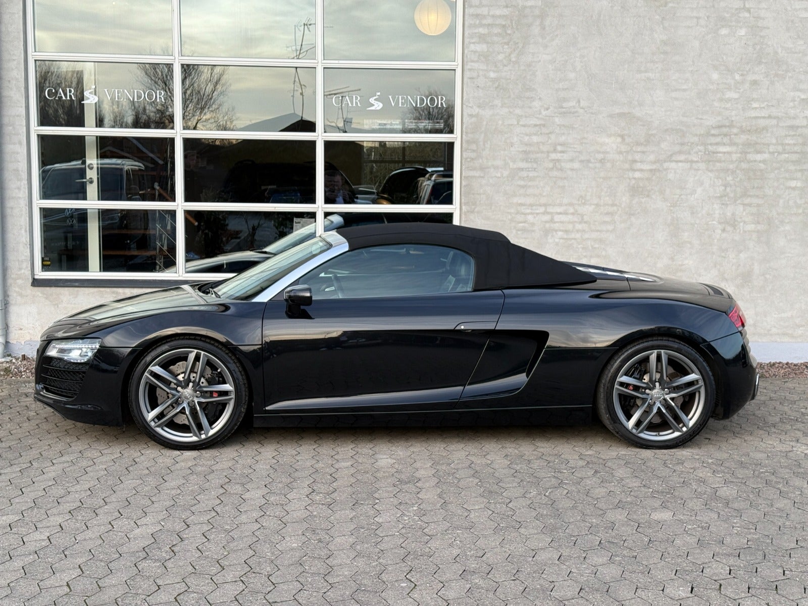 flexleasing-audi-r8-42-fsi-spyder-quattro-s-tr-2d-findleasing