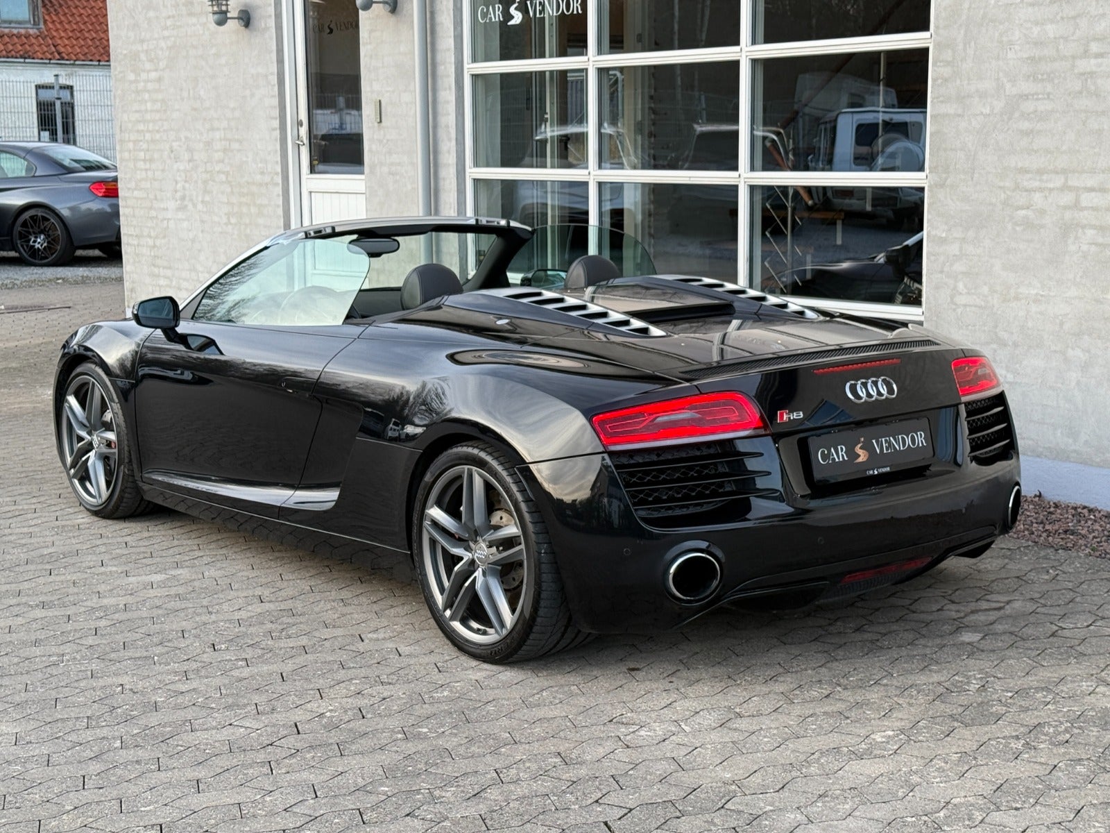 flexleasing-audi-r8-42-fsi-spyder-quattro-s-tr-2d-findleasing