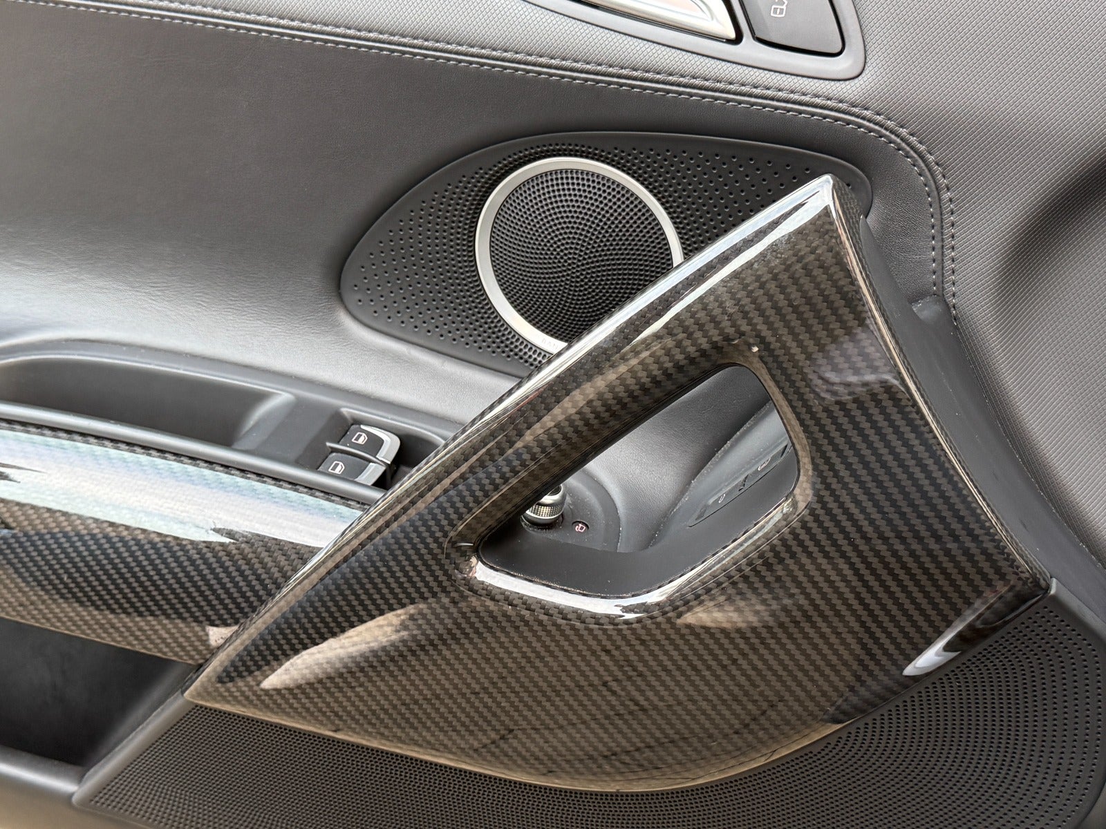 flexleasing-audi-r8-42-fsi-spyder-quattro-s-tr-2d-findleasing