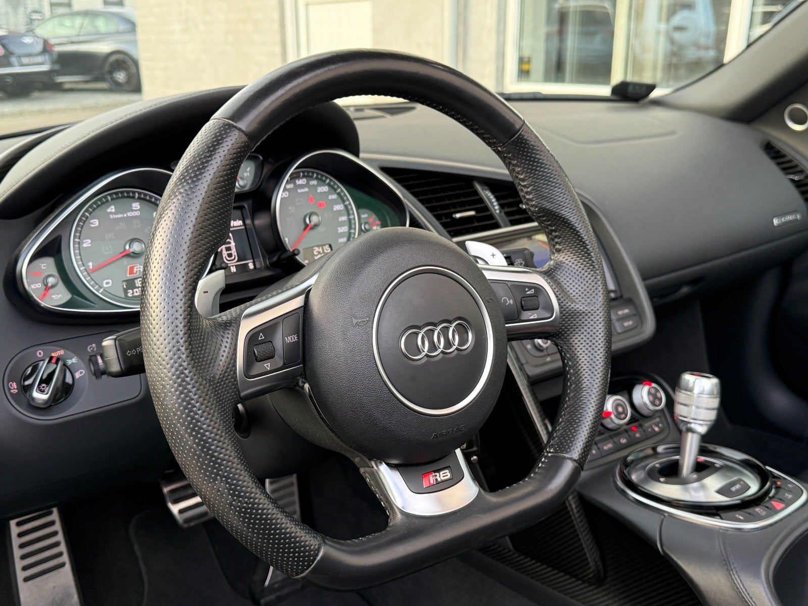 flexleasing-audi-r8-42-fsi-spyder-quattro-s-tr-2d-findleasing