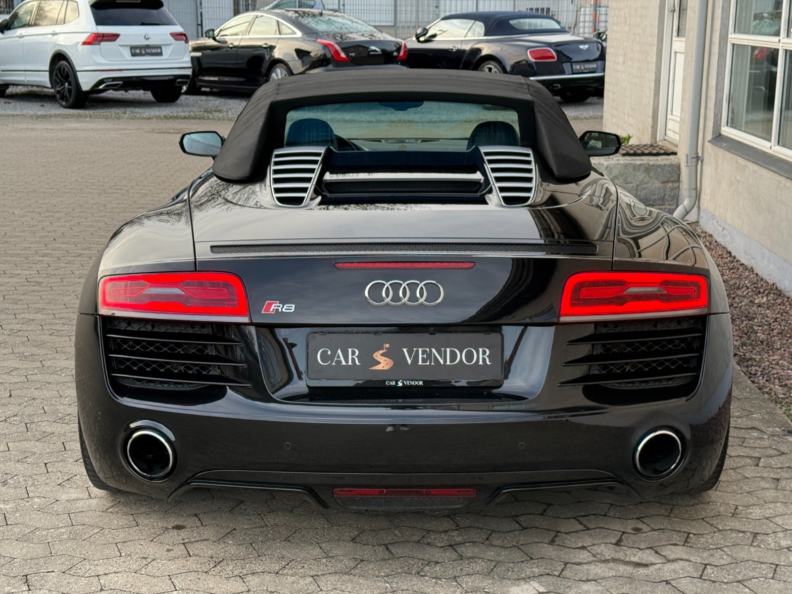 flexleasing-audi-r8-42-fsi-spyder-quattro-s-tr-2d-findleasing