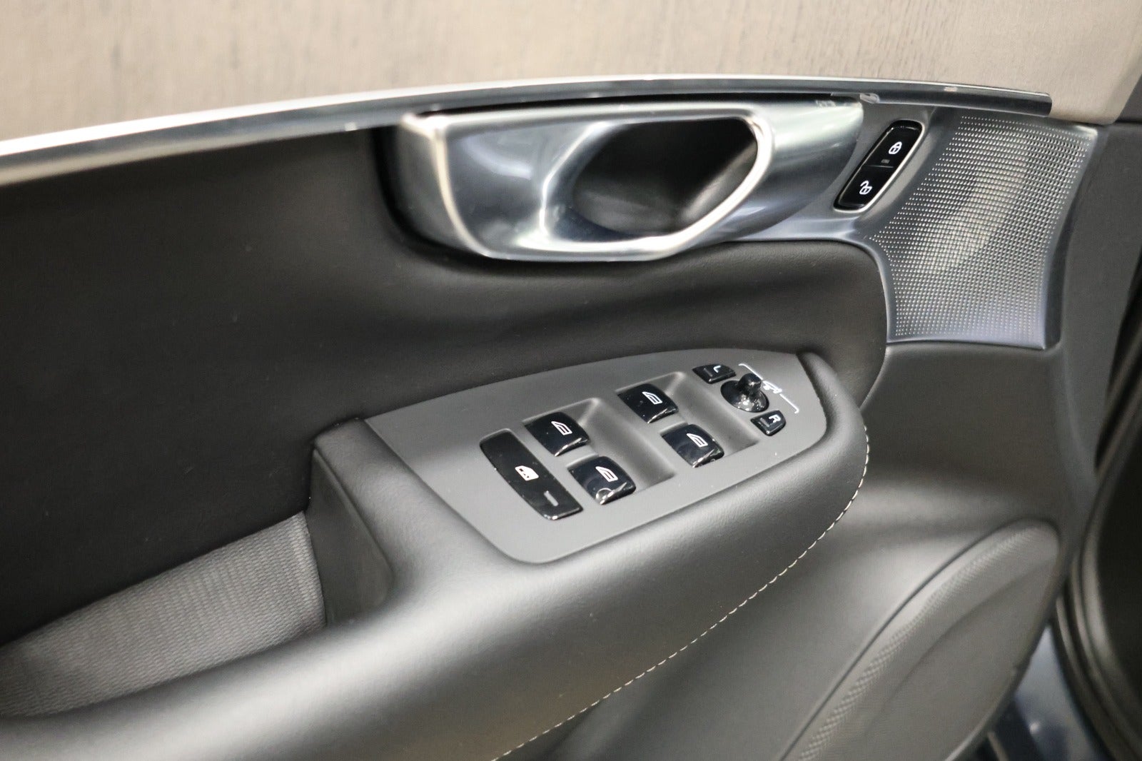 flexleasing-volvo-xc90-20-t8-recharge-inscription-aut-awd-7prs-5d-findleasing