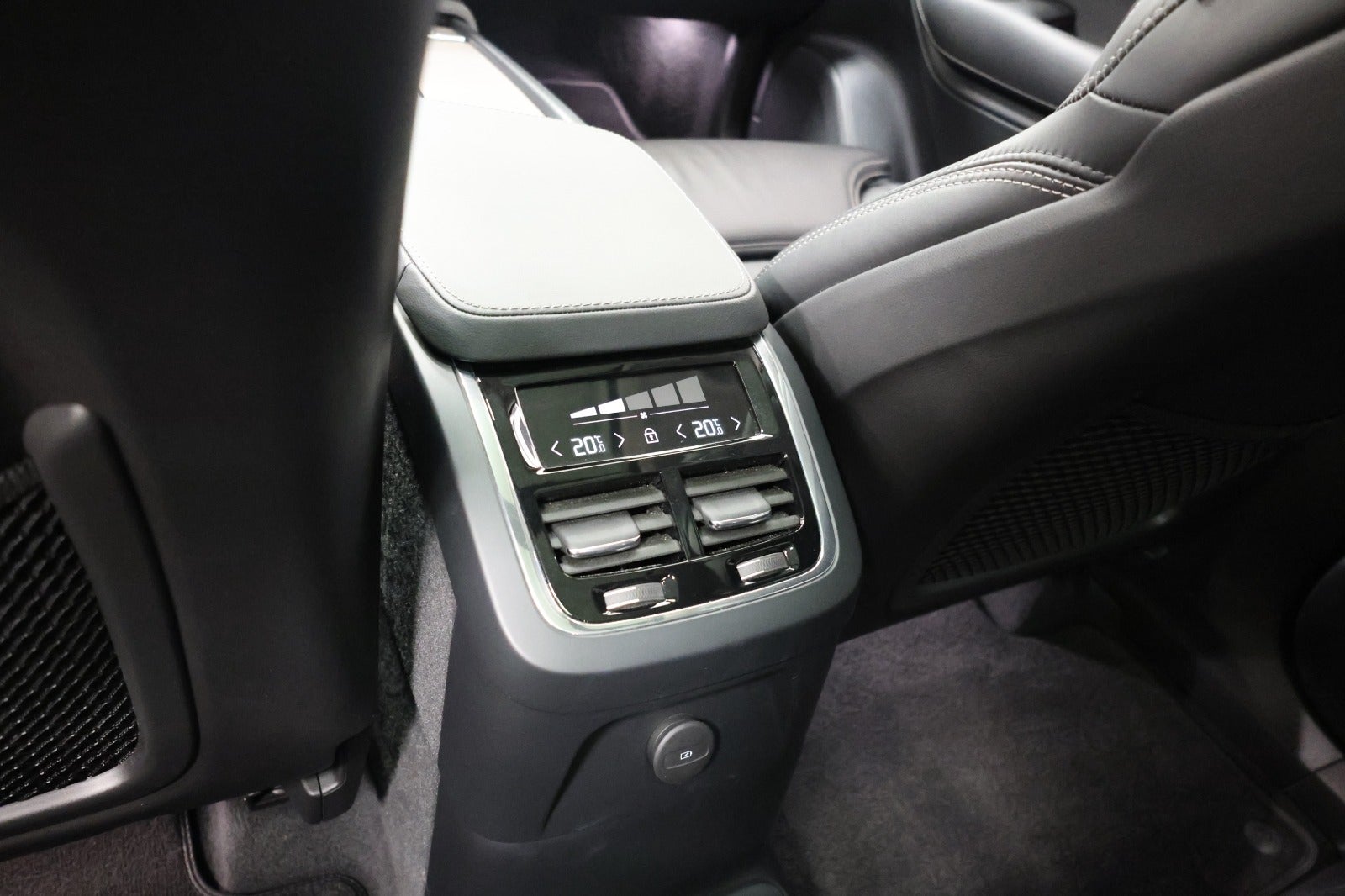 flexleasing-volvo-xc90-20-t8-recharge-inscription-aut-awd-7prs-5d-findleasing