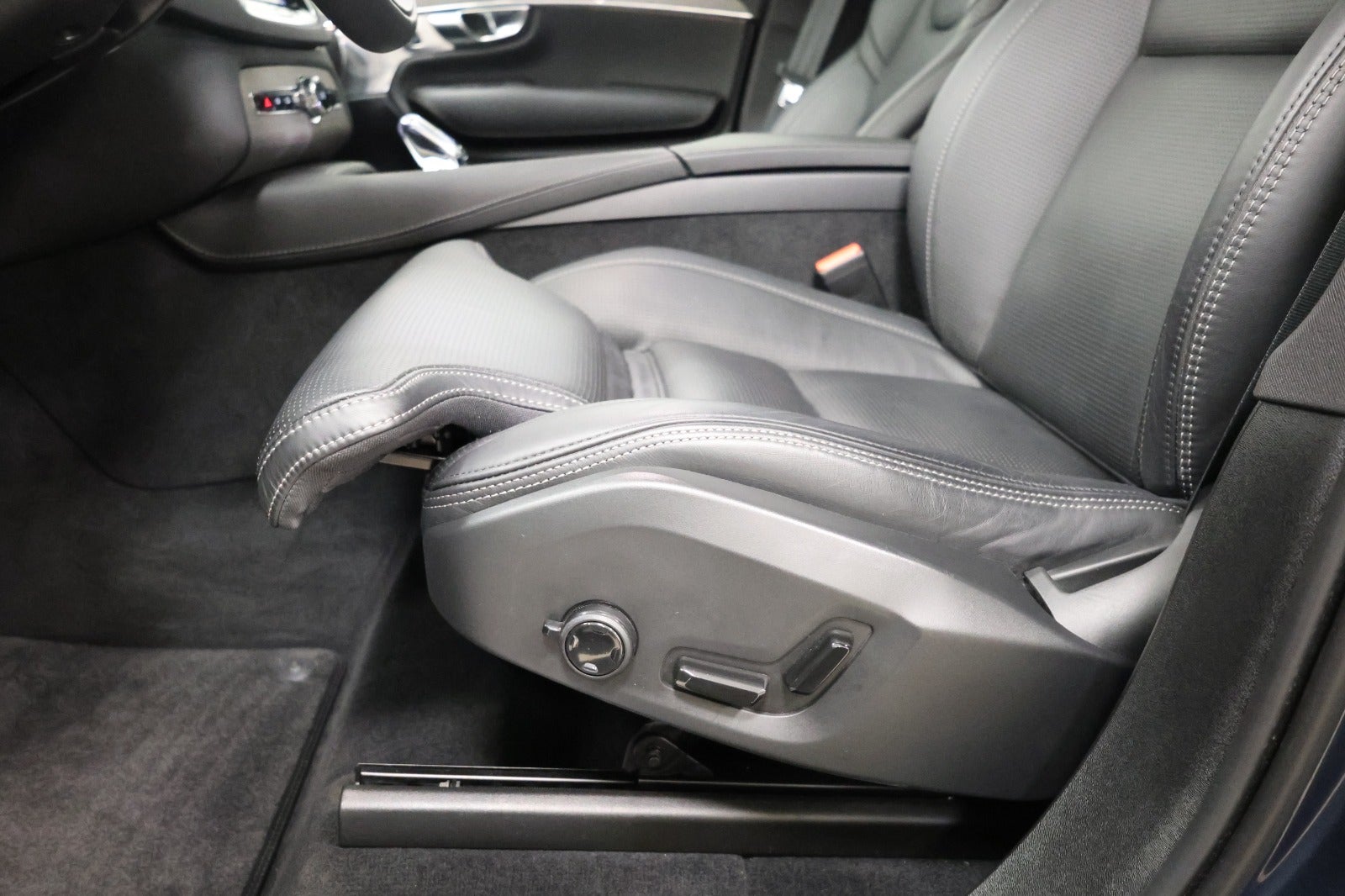 flexleasing-volvo-xc90-20-t8-recharge-inscription-aut-awd-7prs-5d-findleasing