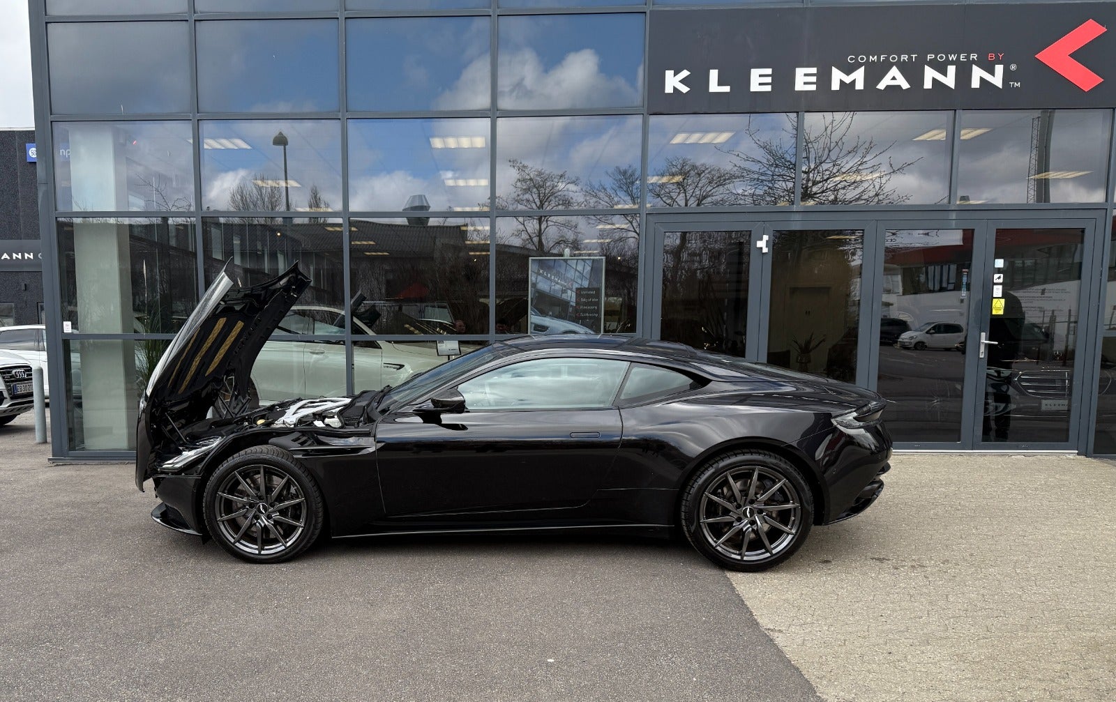 flexleasing-aston-martin-db11-52-v12-coupe-aut-2d-findleasing