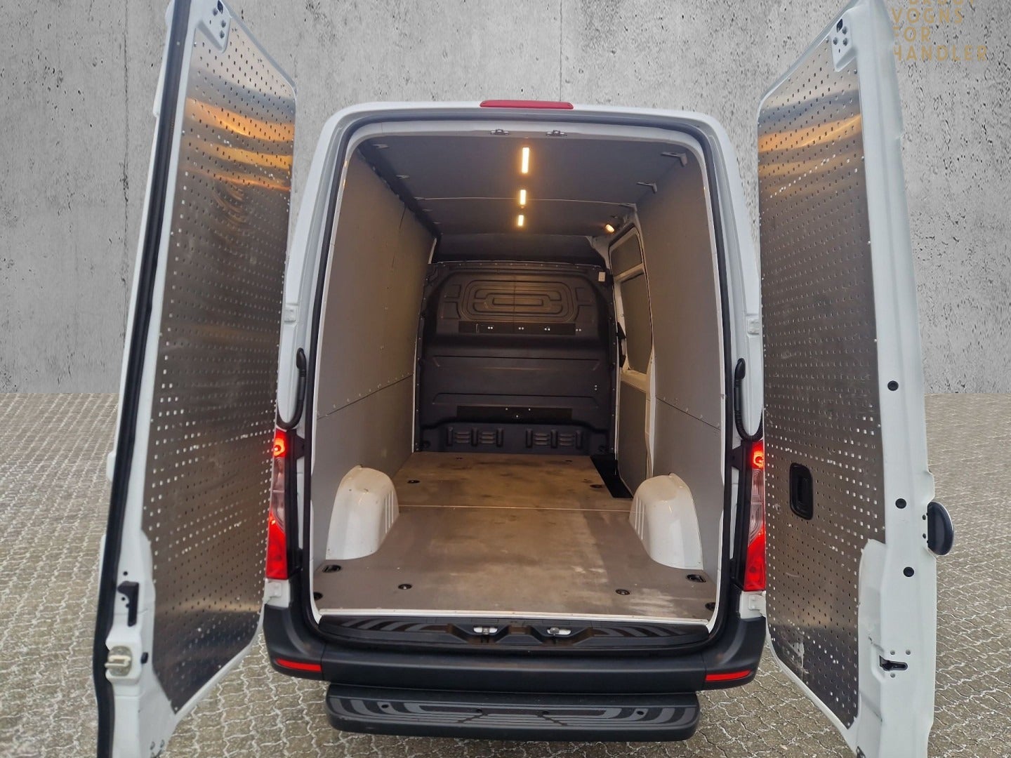 flexleasing-mercedes-sprinter-317-20-cdi-a2-kassevogn-aut-rwd-findleasing