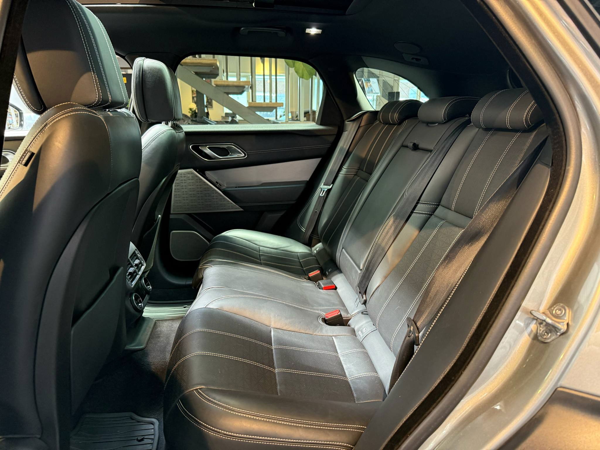 flexleasing-land-rover-range-rover-velar-d-300-30-v6-300-hk-awd-automatic-findleasing