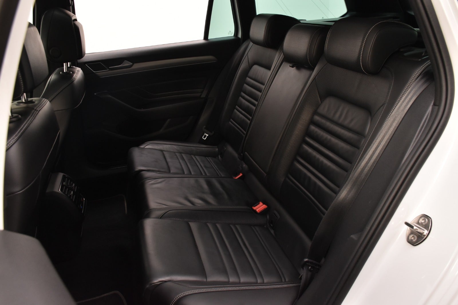 flexleasing-vw-passat-20-tdi-190-r-line-variant-dsg-4motion-5d-findleasing