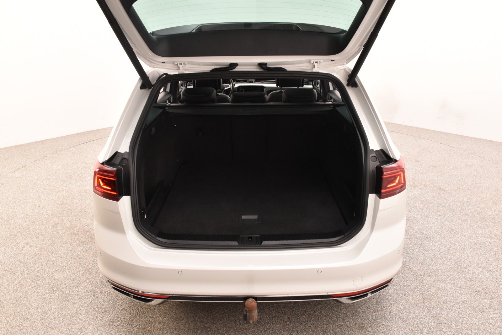 flexleasing-vw-passat-20-tdi-190-r-line-variant-dsg-4motion-5d-findleasing