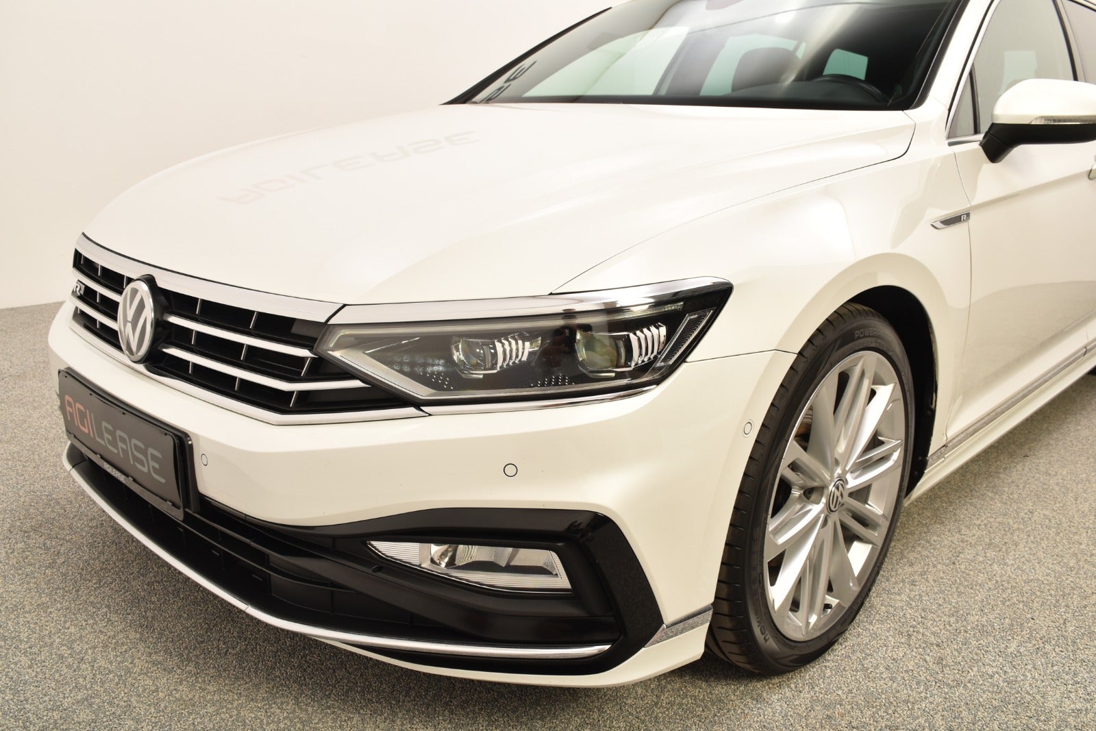 flexleasing-vw-passat-20-tdi-190-r-line-variant-dsg-4motion-5d-findleasing