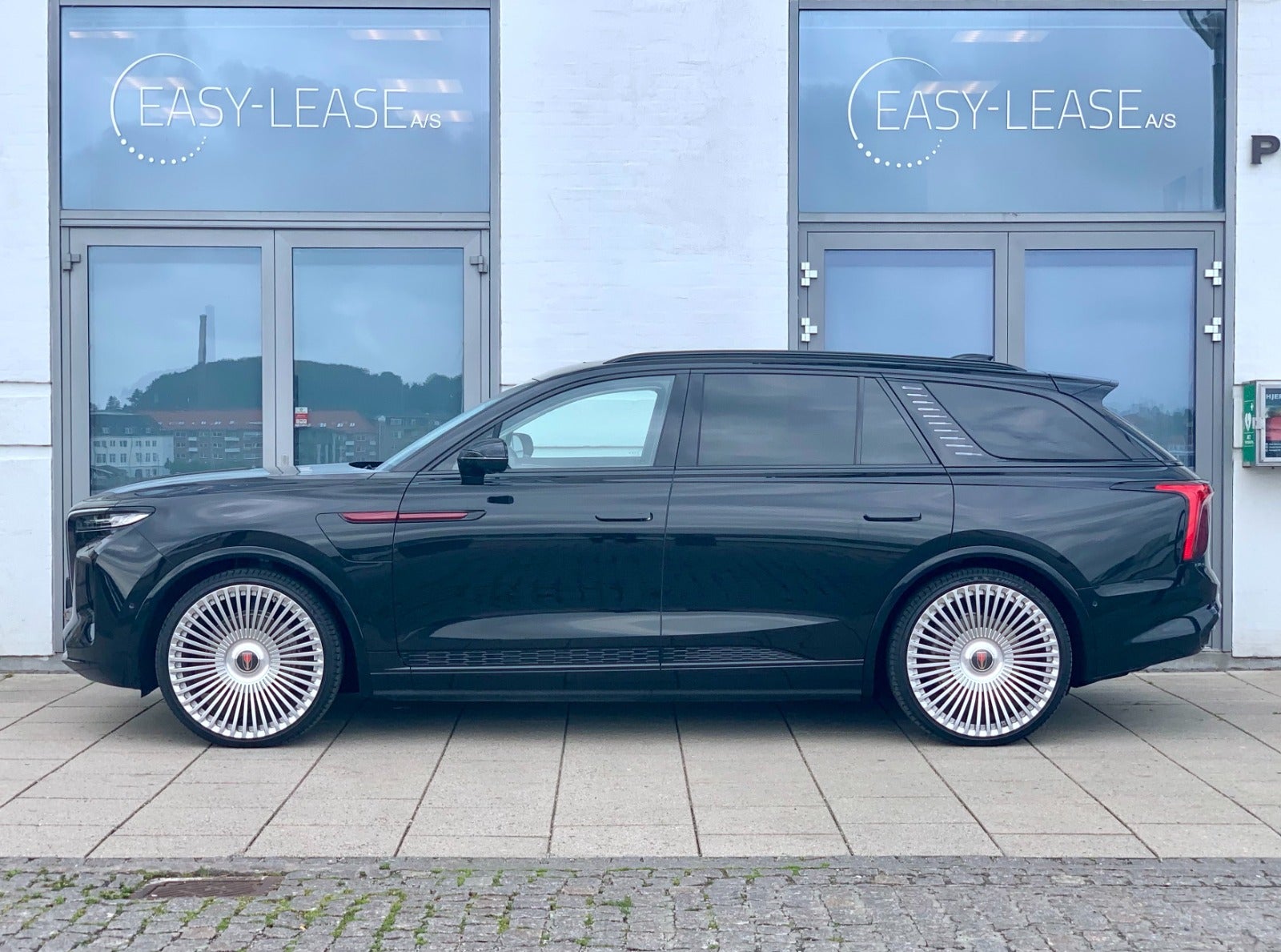 flexleasing-hongqi-e-hs9-99-exclusive-5d-findleasing