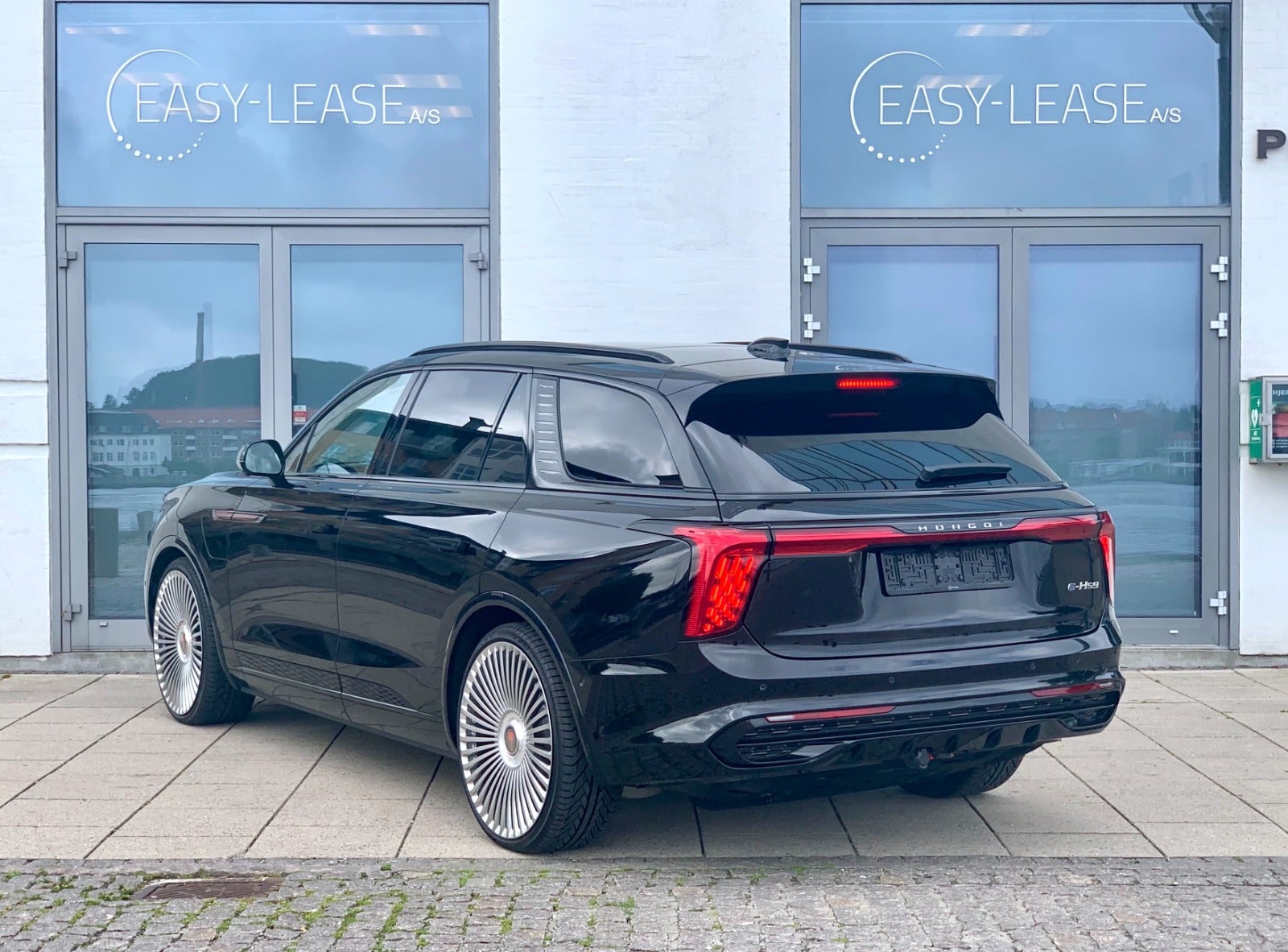 flexleasing-hongqi-e-hs9-99-exclusive-5d-findleasing