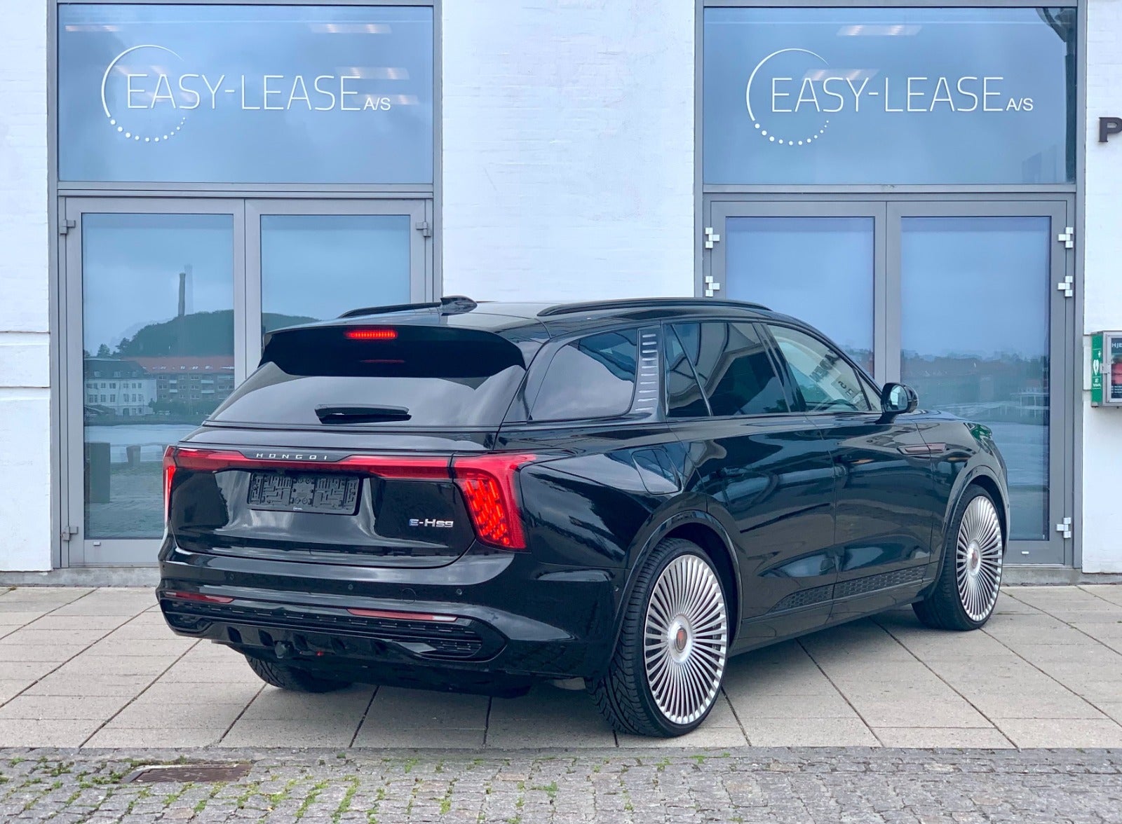 flexleasing-hongqi-e-hs9-99-exclusive-5d-findleasing