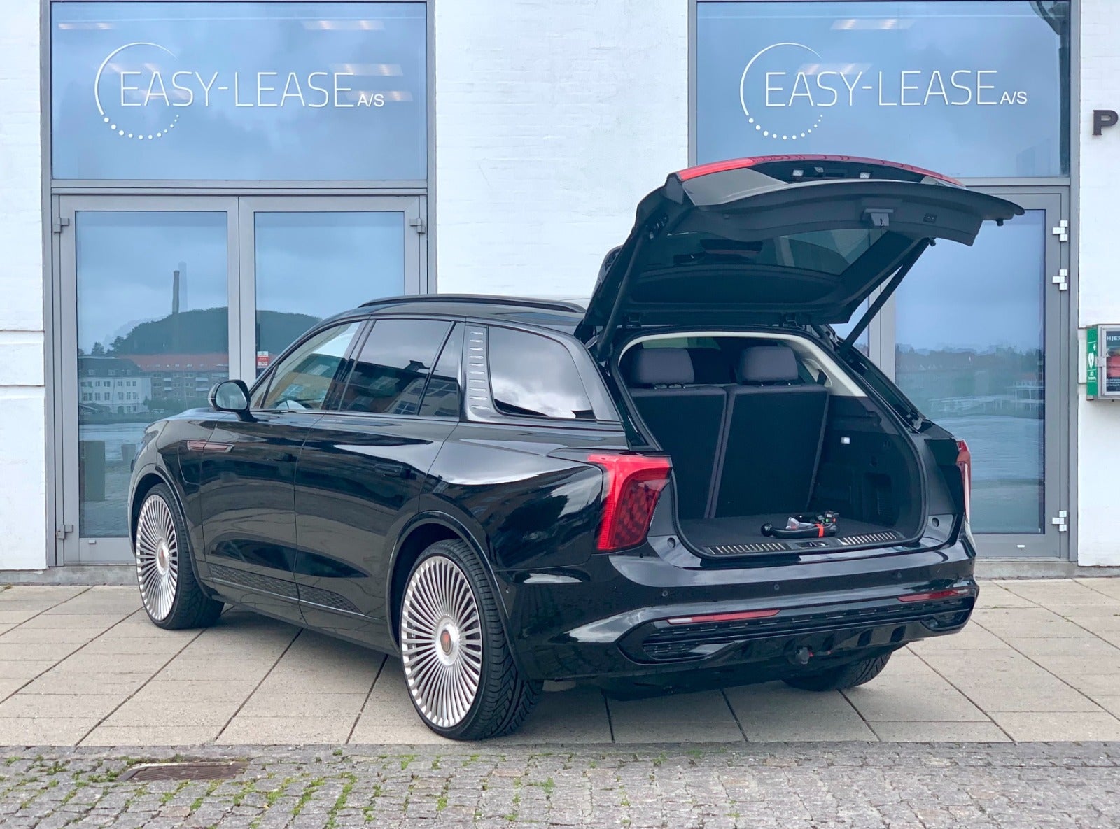 flexleasing-hongqi-e-hs9-99-exclusive-5d-findleasing