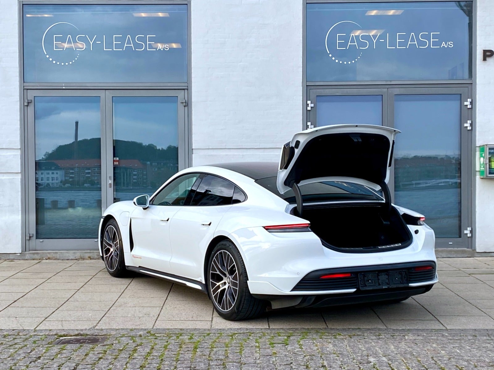 flexleasing-porsche-taycan-4s-4d-findleasing