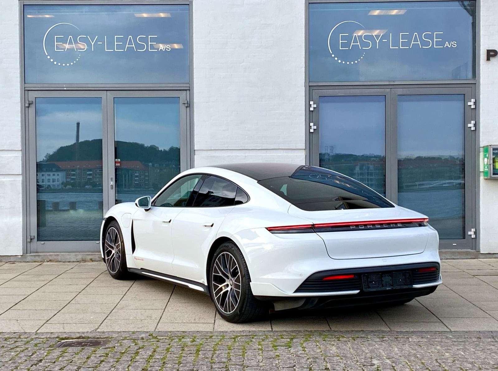 flexleasing-porsche-taycan-4s-4d-findleasing