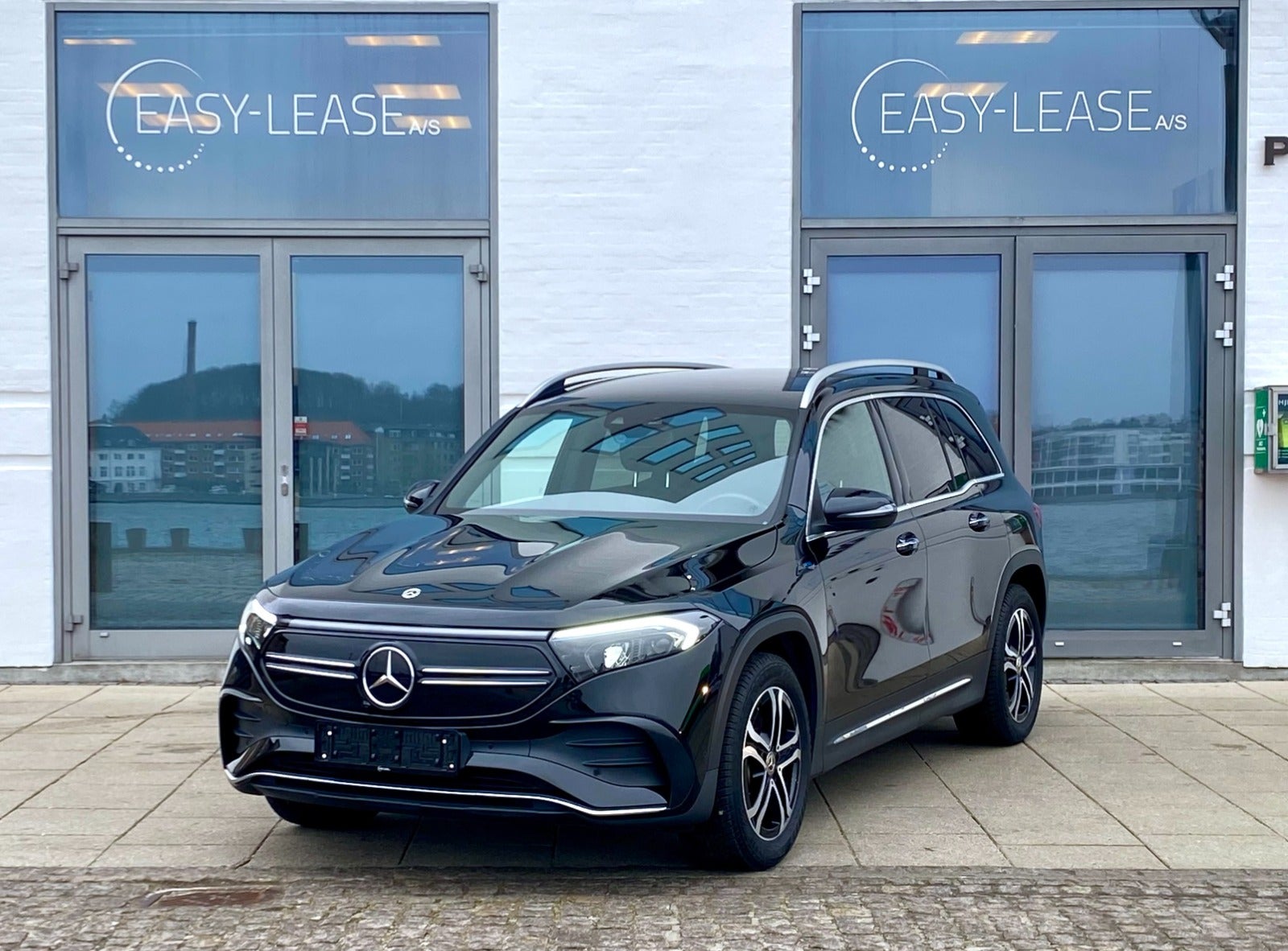 flexleasing-mercedes-eqb300-amg-line-4matic-5d-findleasing