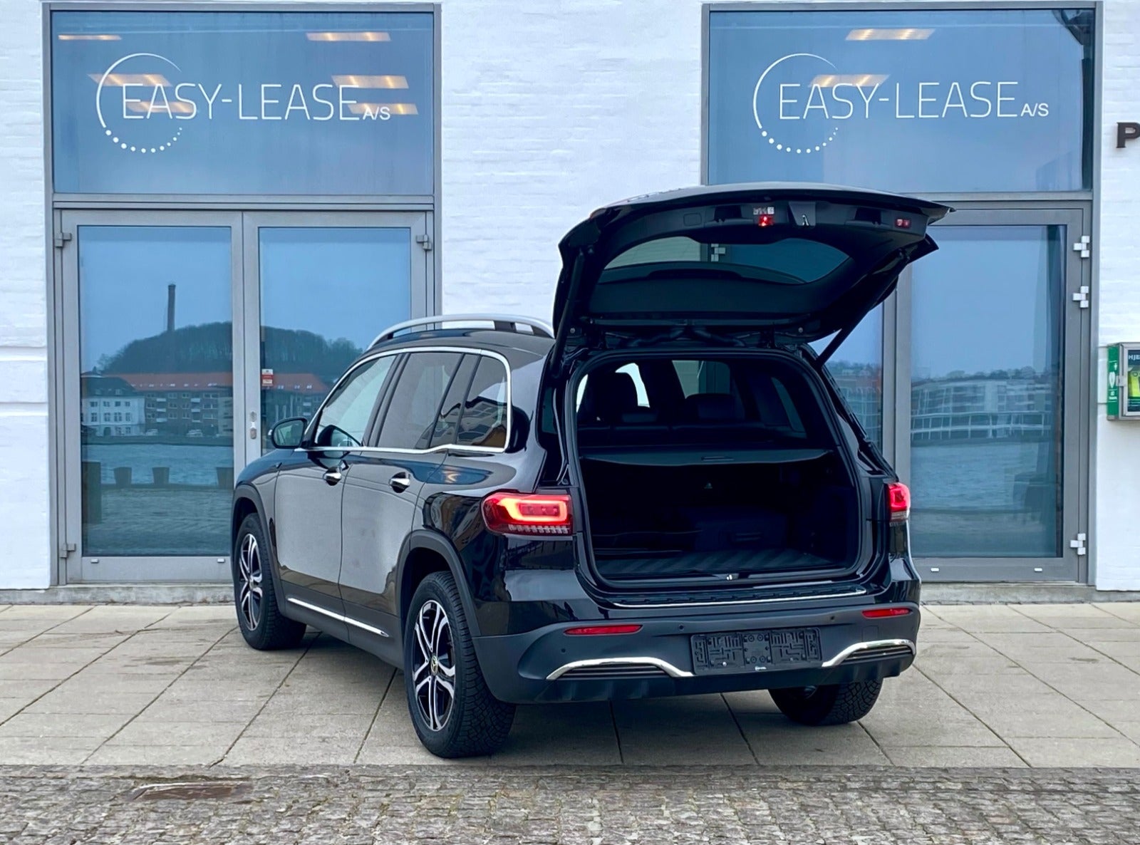 flexleasing-mercedes-eqb300-amg-line-4matic-5d-findleasing
