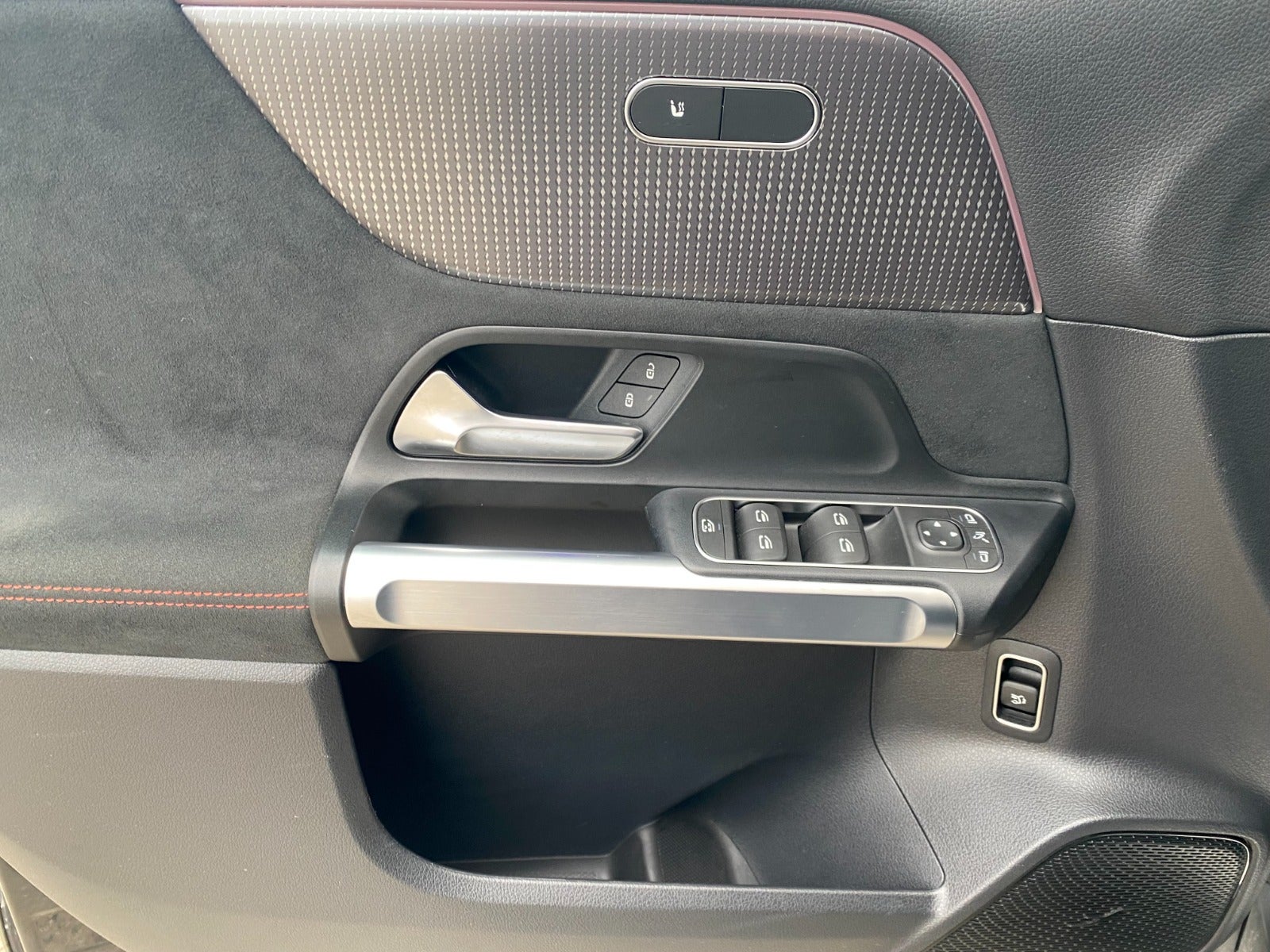 flexleasing-mercedes-eqb300-amg-line-4matic-5d-findleasing