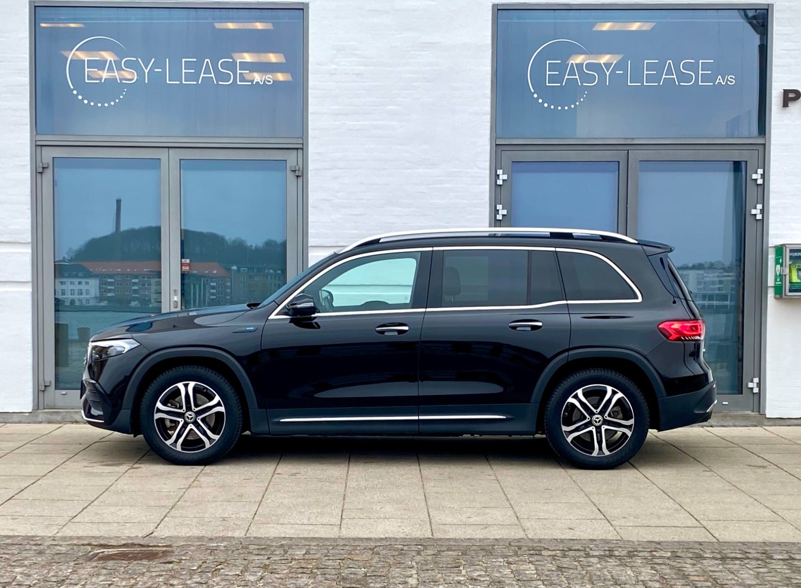 flexleasing-mercedes-eqb300-amg-line-4matic-5d-findleasing