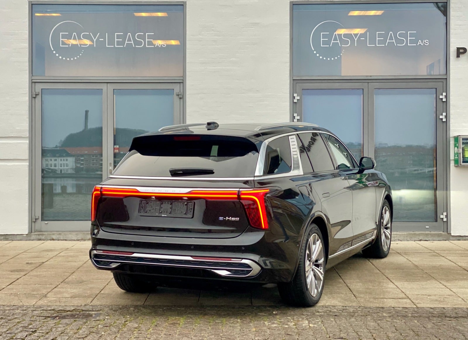 flexleasing-hongqi-e-hs9-99-exclusive-5d-findleasing
