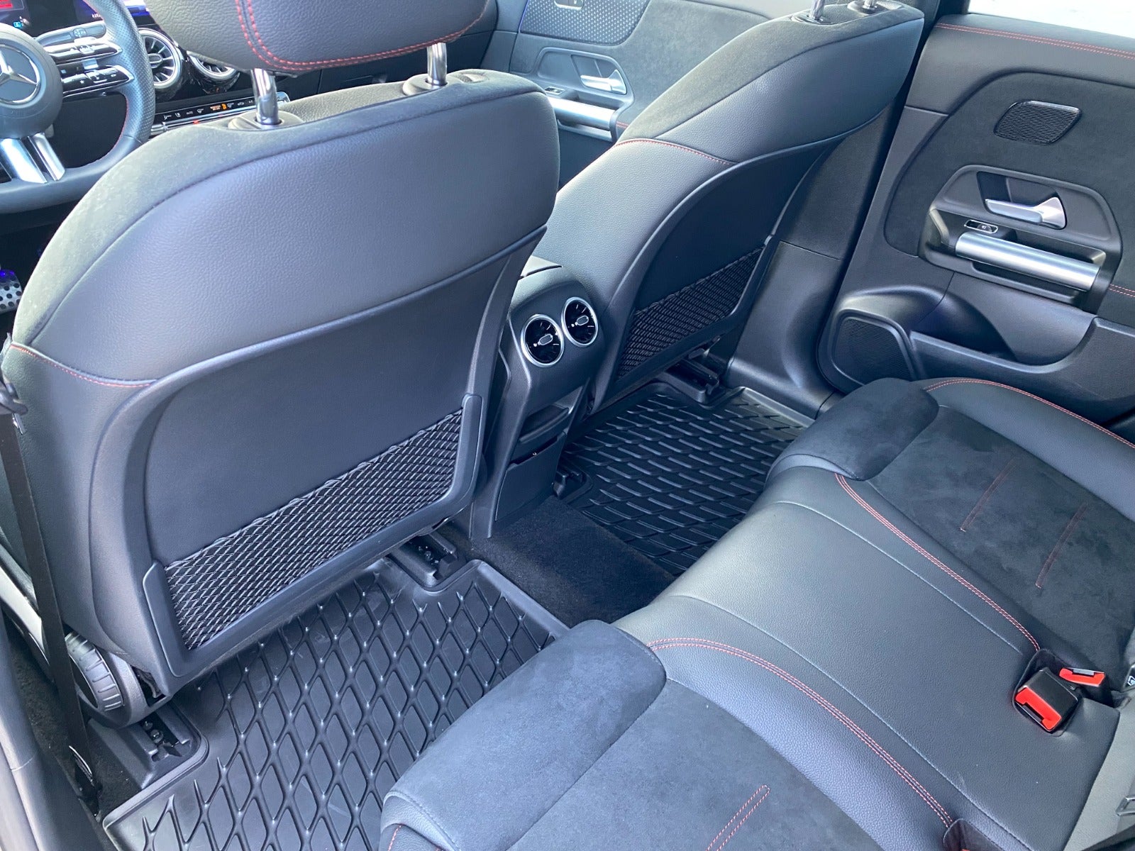 flexleasing-mercedes-eqa300-amg-line-4matic-5d-findleasing