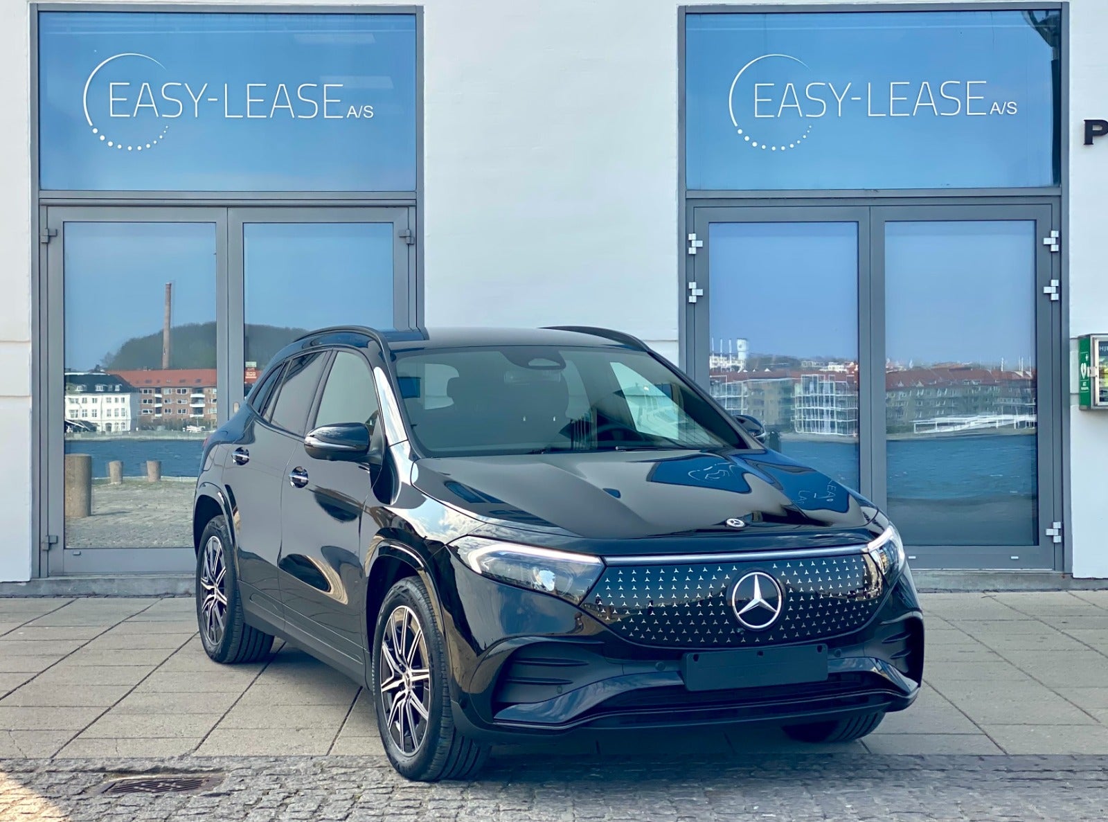 flexleasing-mercedes-eqa300-amg-line-4matic-5d-findleasing