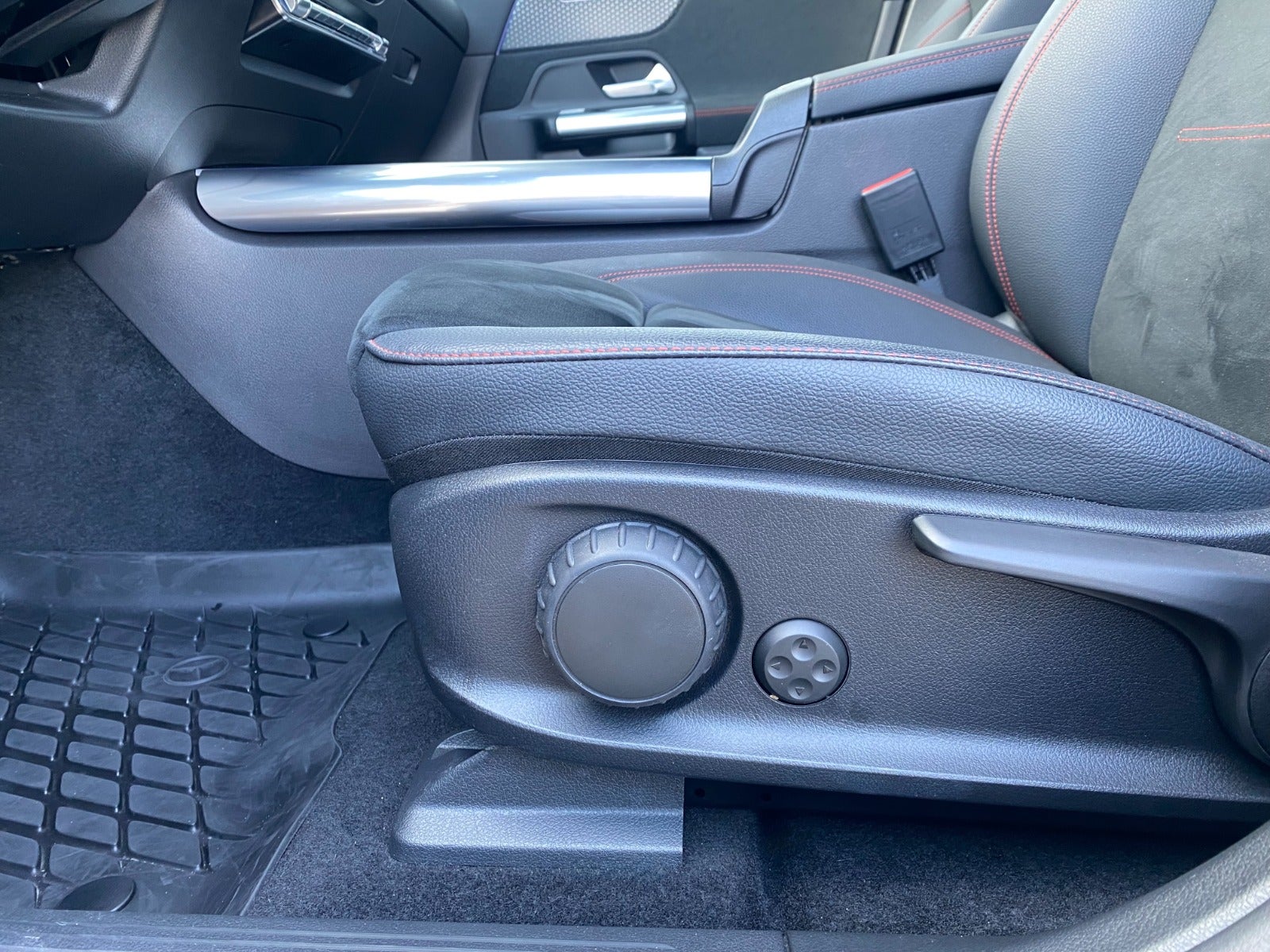 flexleasing-mercedes-eqa300-amg-line-4matic-5d-findleasing