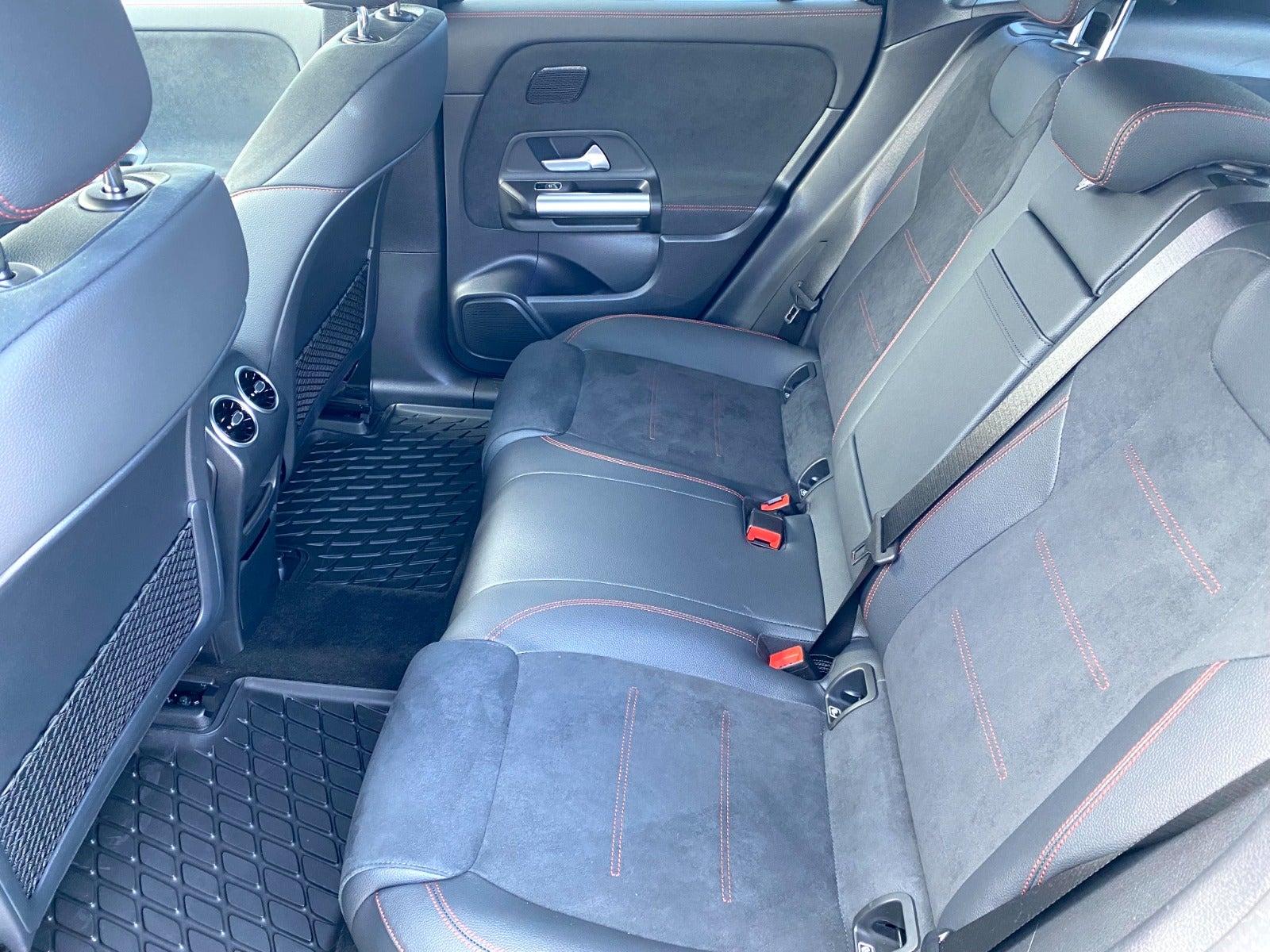 flexleasing-mercedes-eqa300-amg-line-4matic-5d-findleasing