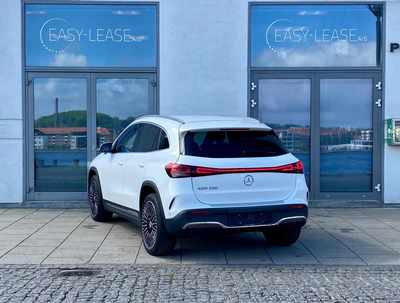 flexleasing-mercedes-eqa250-amg-line-5d-findleasing
