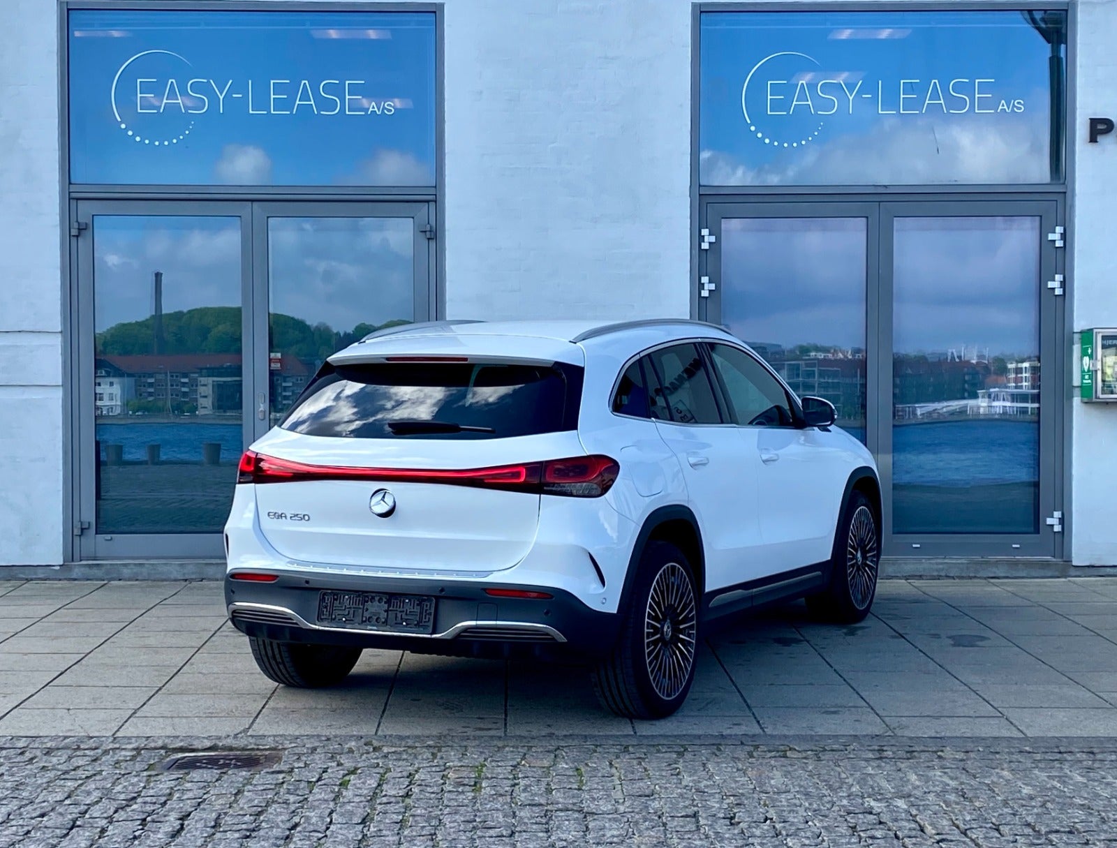 flexleasing-mercedes-eqa250-amg-line-5d-findleasing