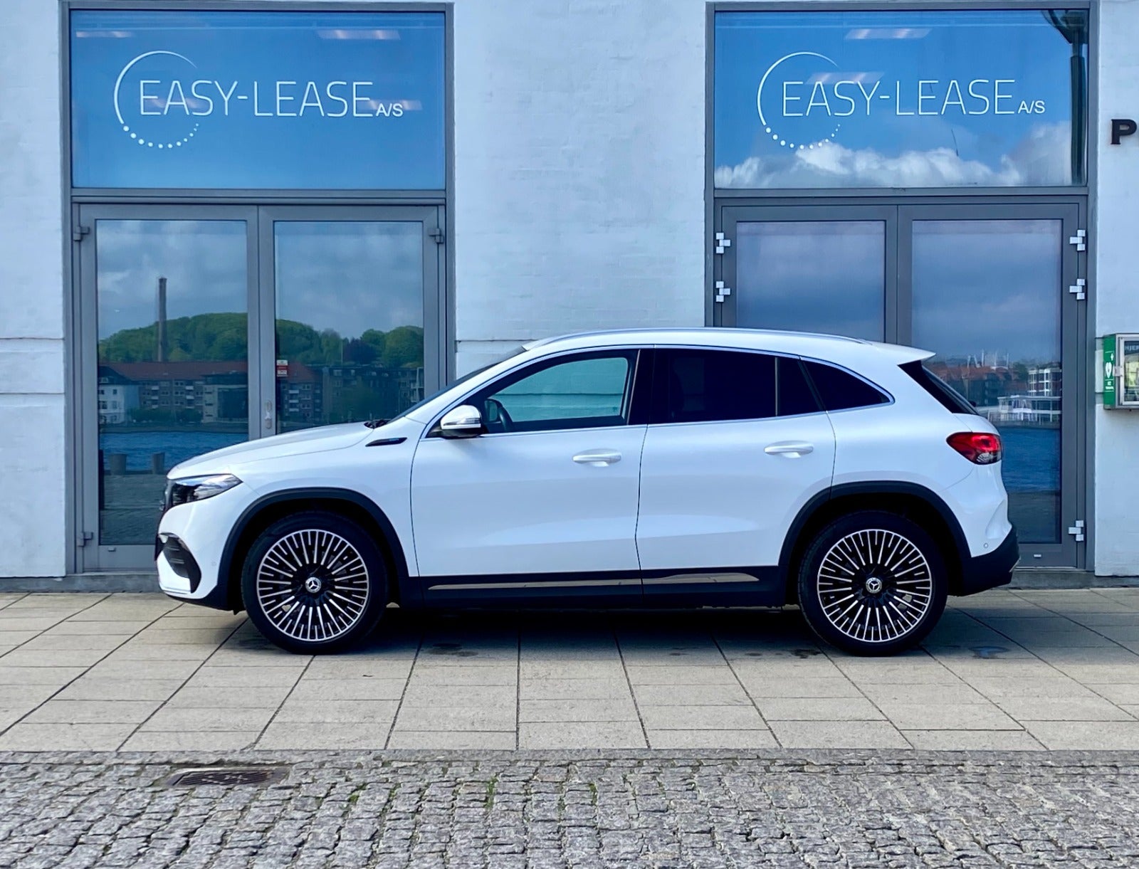 flexleasing-mercedes-eqa250-amg-line-5d-findleasing