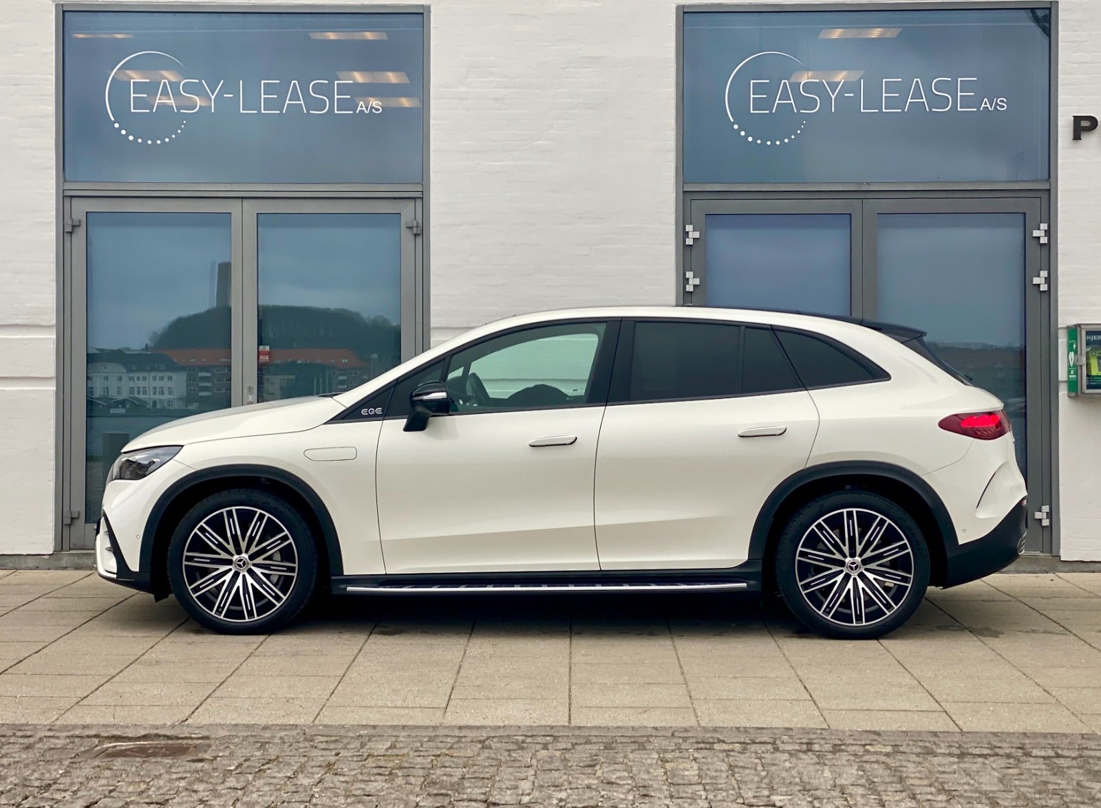 flexleasing-mercedes-eqe350-suv-amg-premium-4matic-5d-findleasing