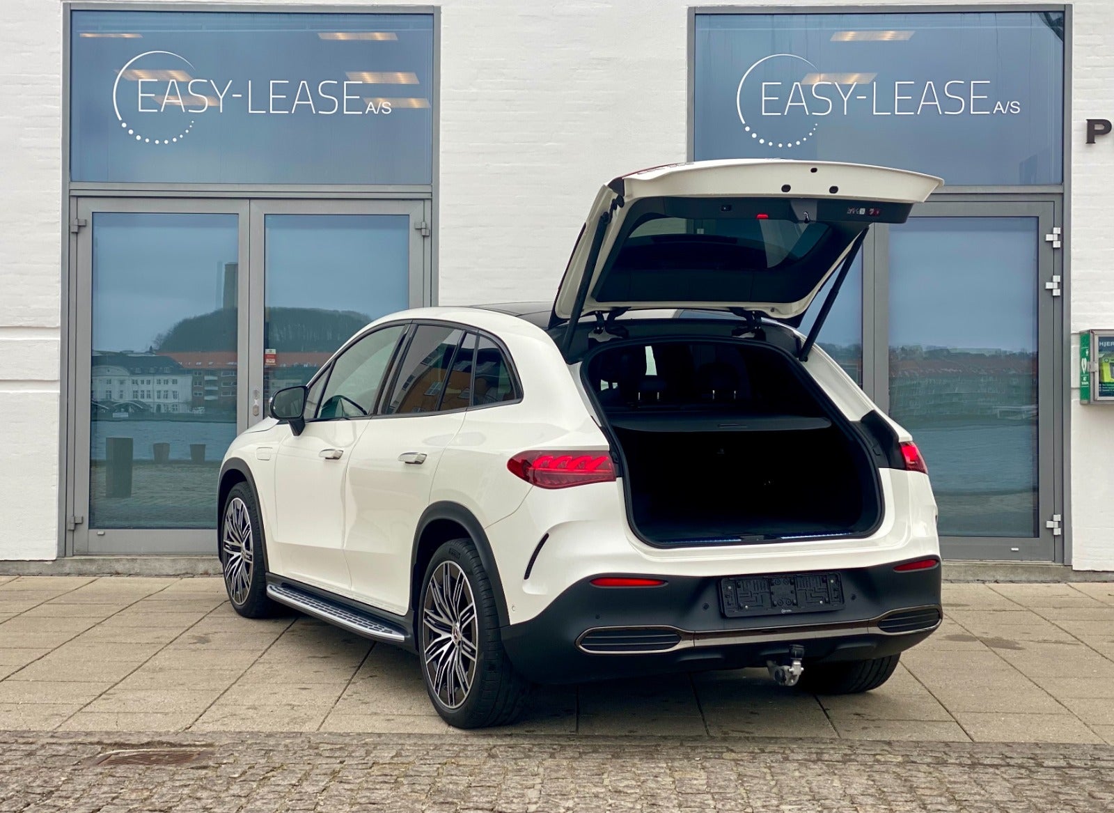 flexleasing-mercedes-eqe350-suv-amg-premium-4matic-5d-findleasing