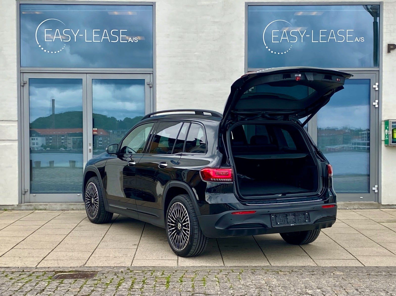 flexleasing-mercedes-eqb300-amg-line-4matic-5d-findleasing