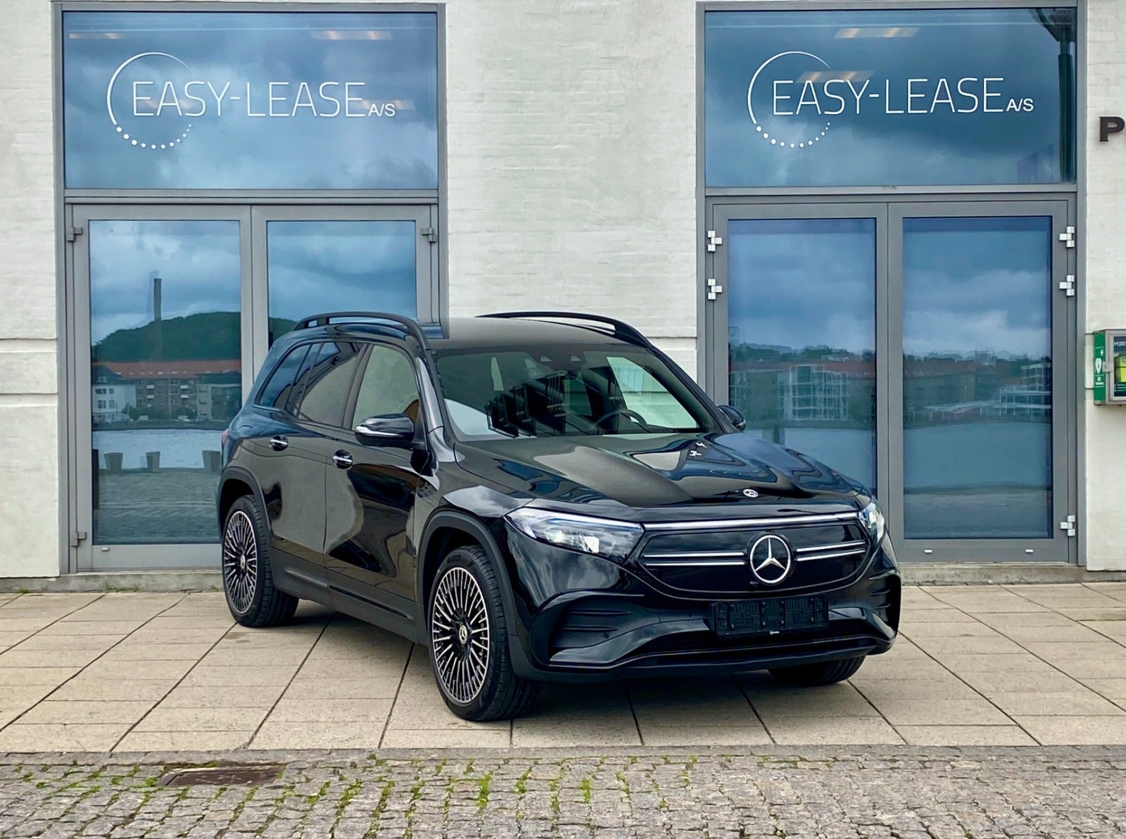 flexleasing-mercedes-eqb300-amg-line-4matic-5d-findleasing